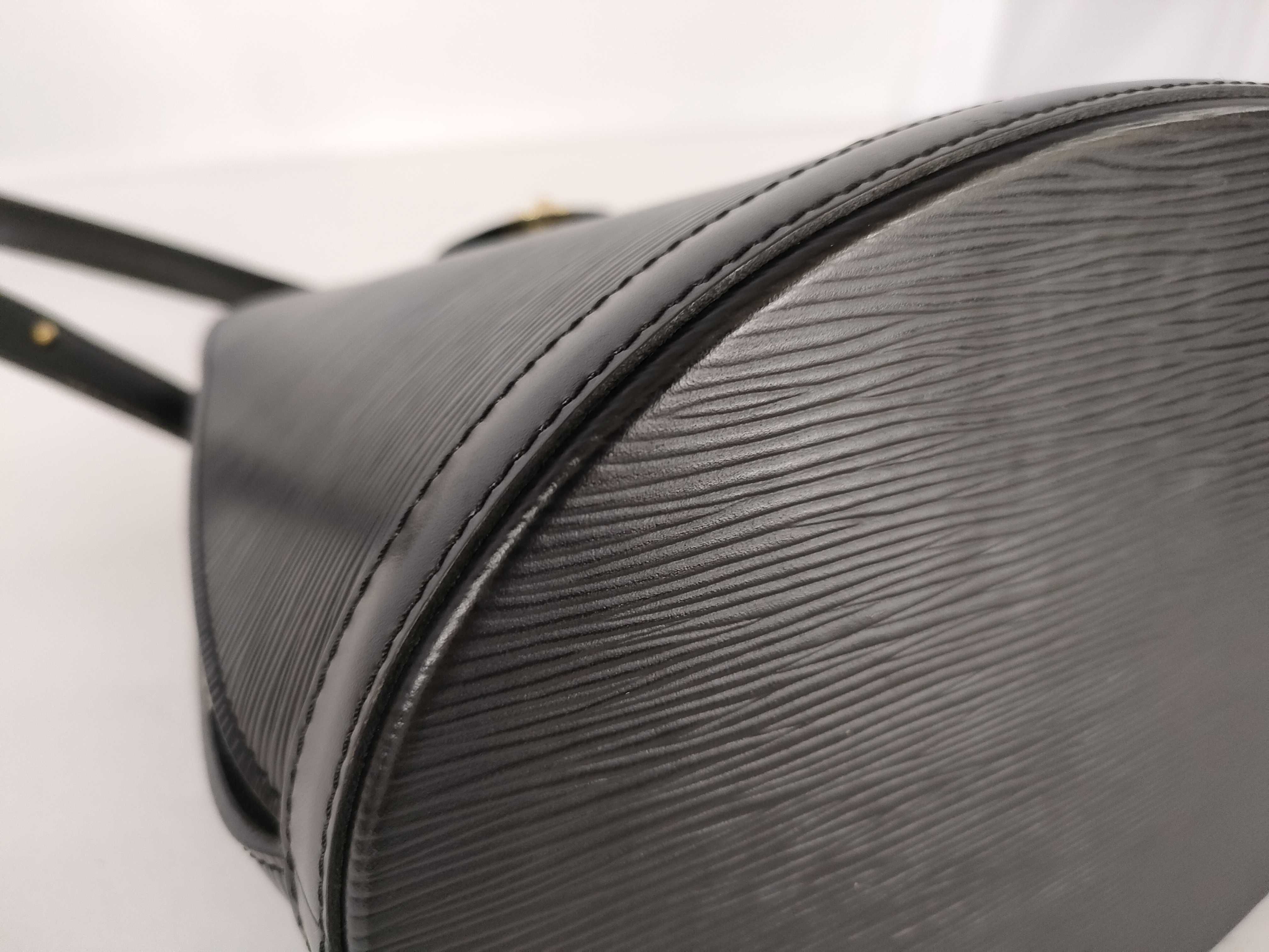 Epi Cluny One-Shoulder Bag (Black) — view 6