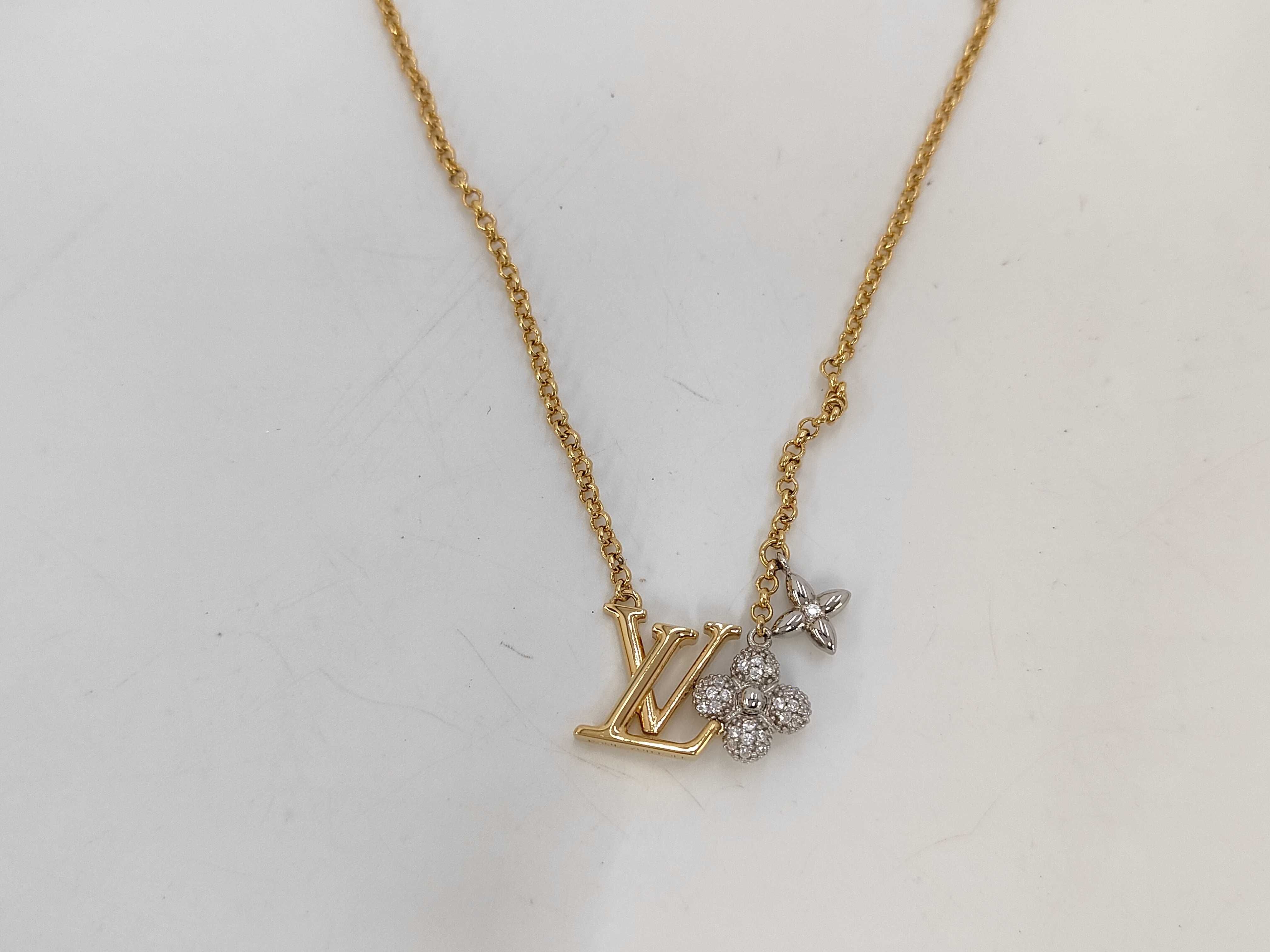 Glam Pendant Metal Necklace M01265 Necklace