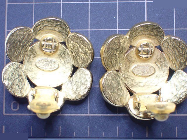 Camellia earrings, 97A, with box. — view 9