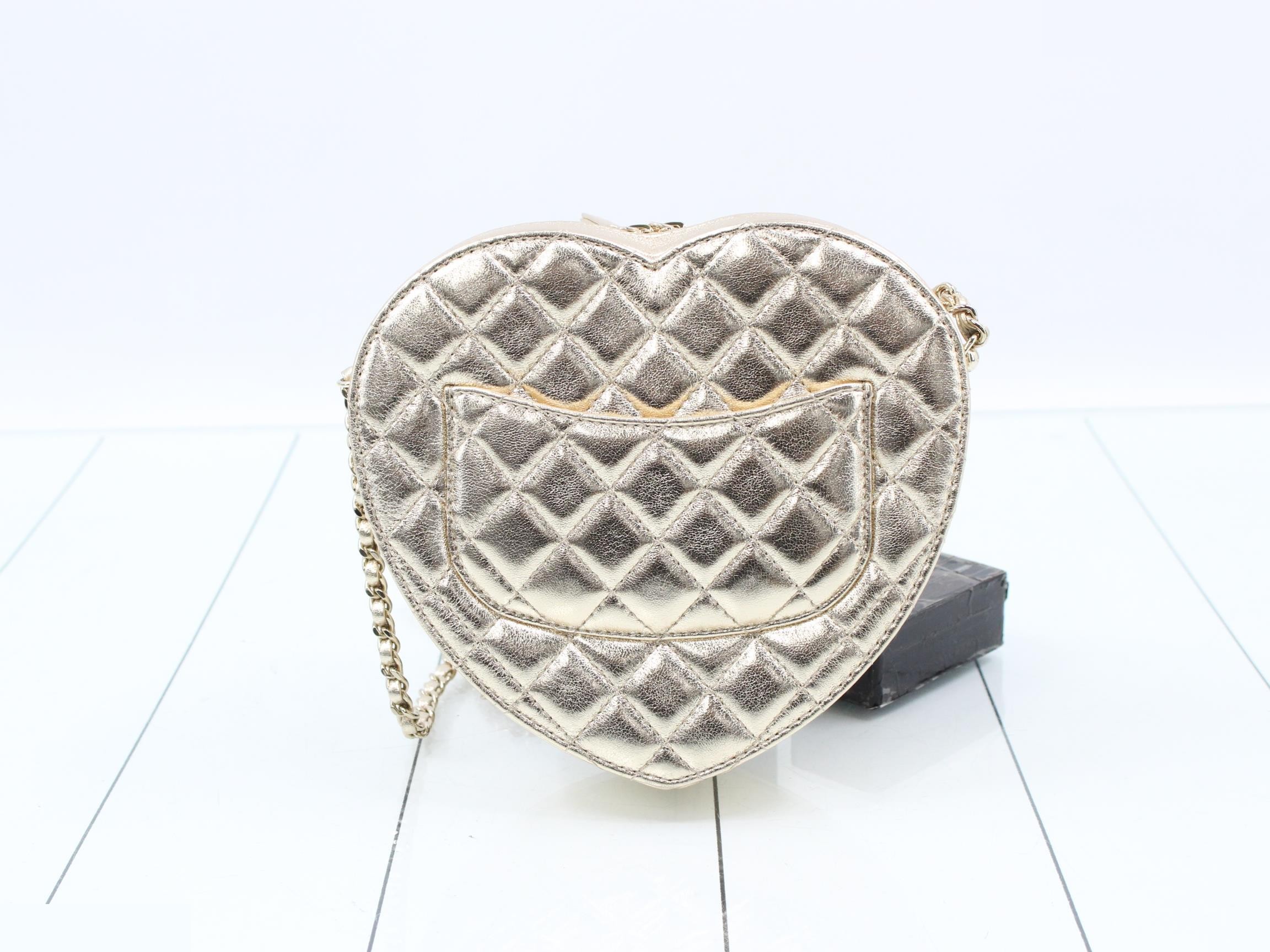 Lambskin heart chain shoulder bag — view 2