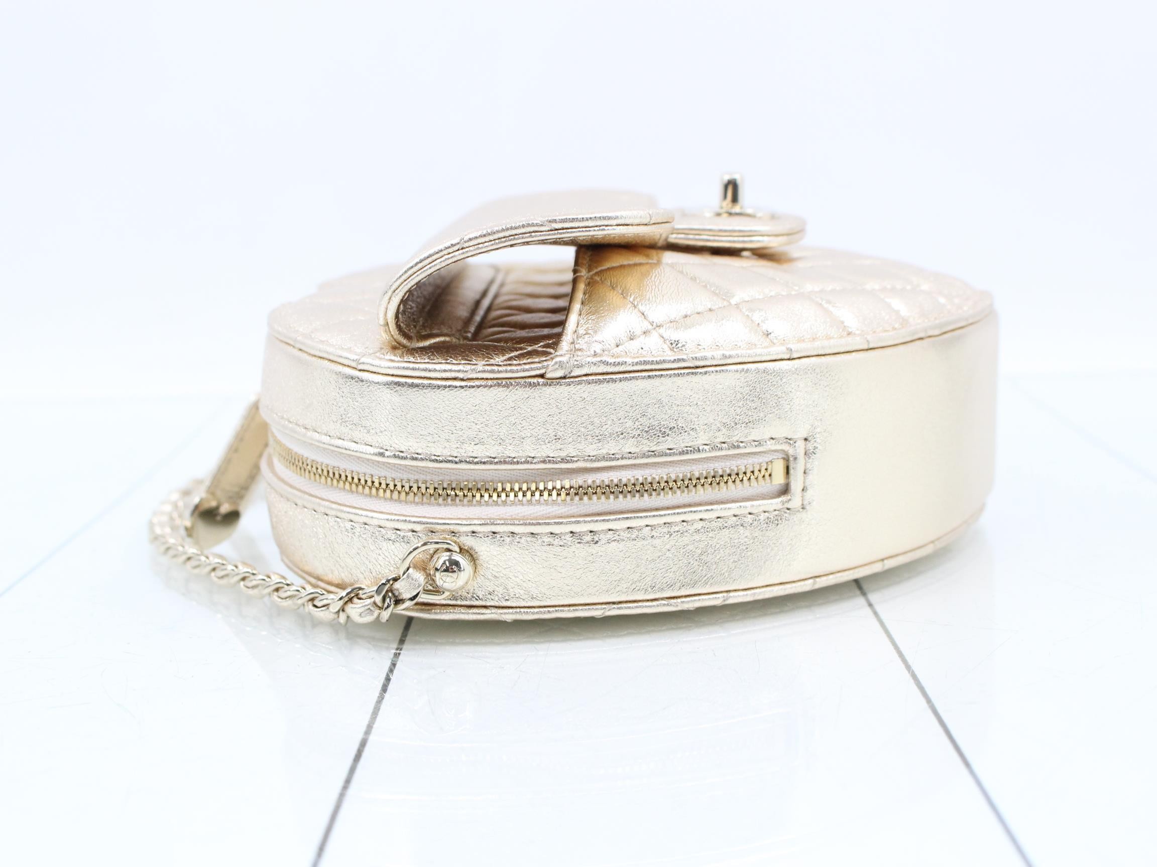 Lambskin heart chain shoulder bag — view 4