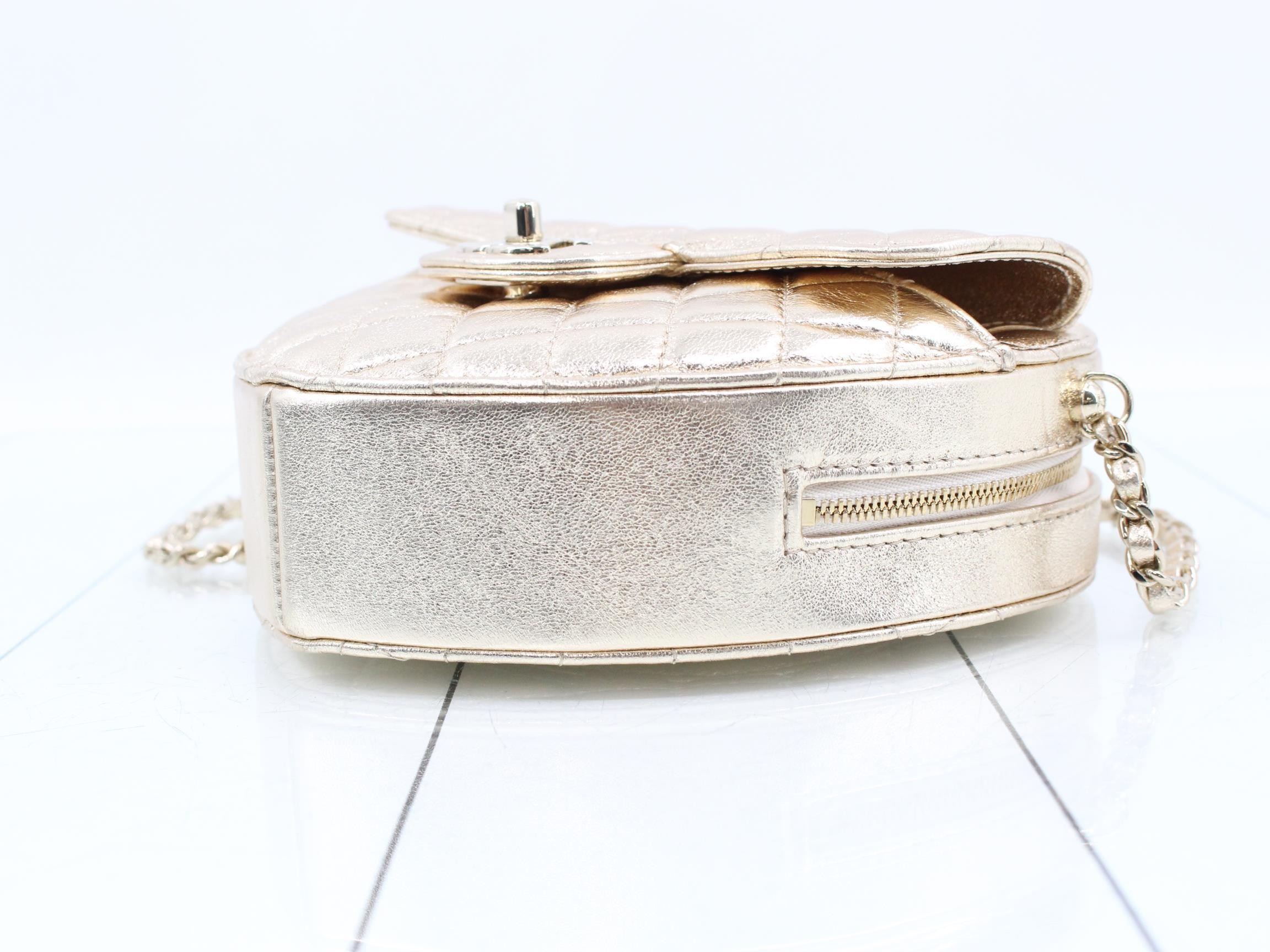 Lambskin heart chain shoulder bag — view 6