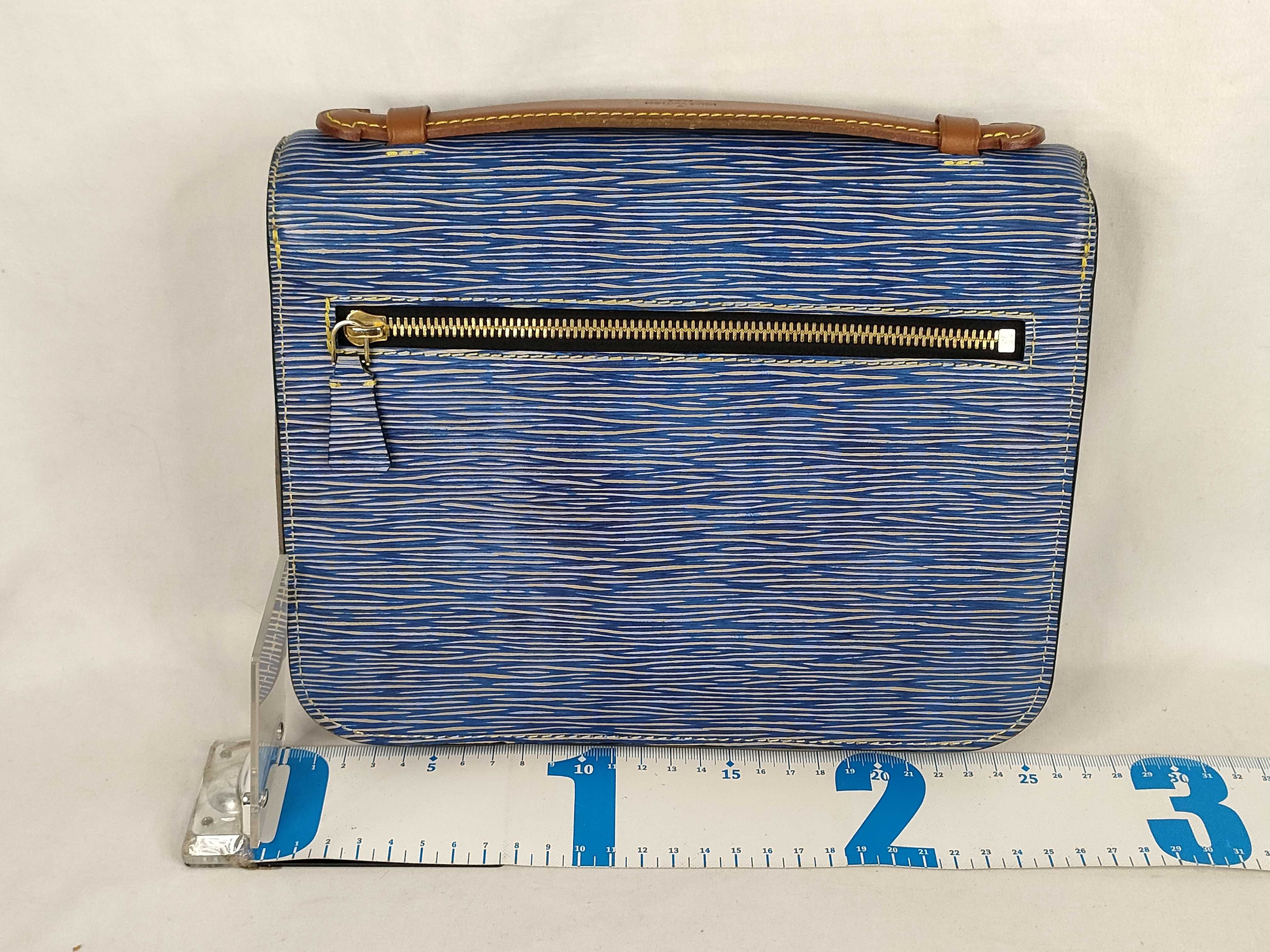 Epi Shoulder Bag Handbag — view 2