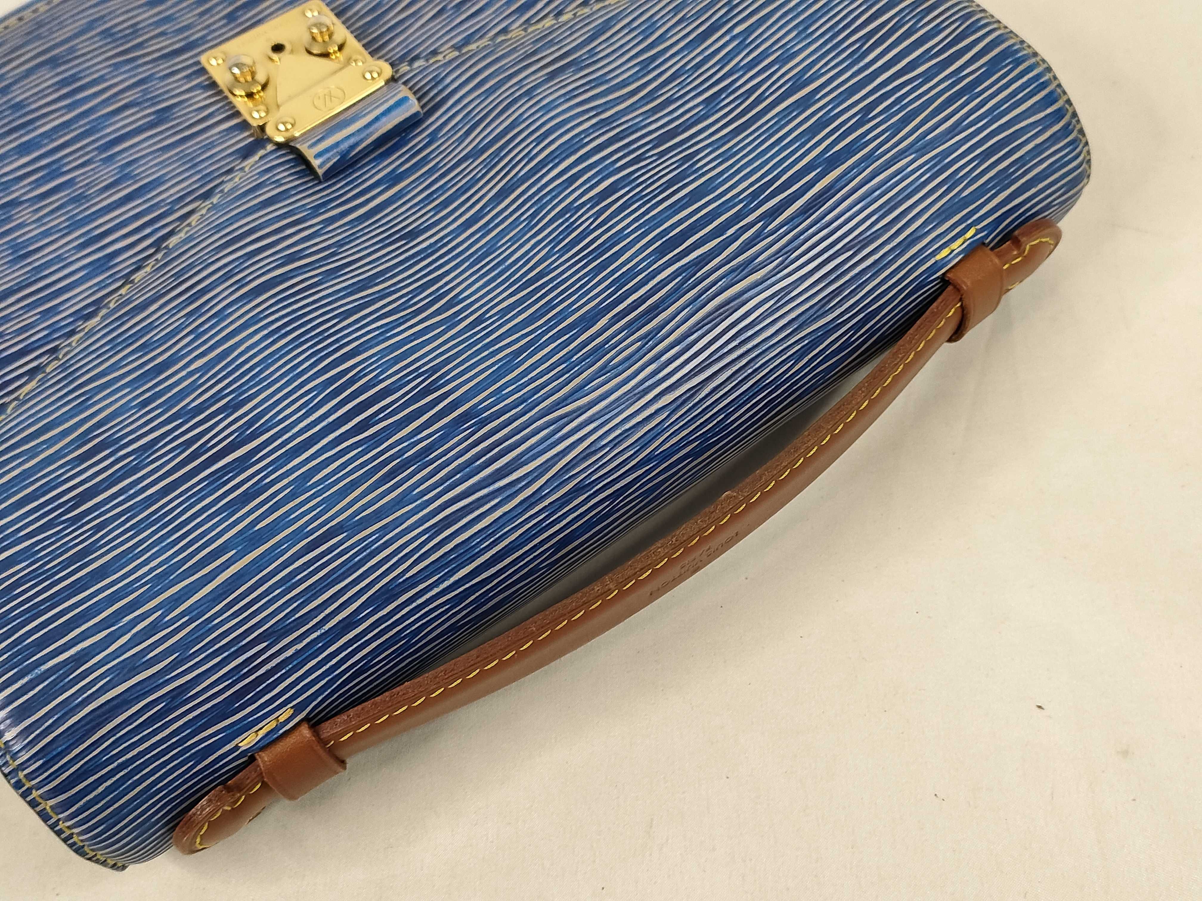 Epi Shoulder Bag Handbag — view 3