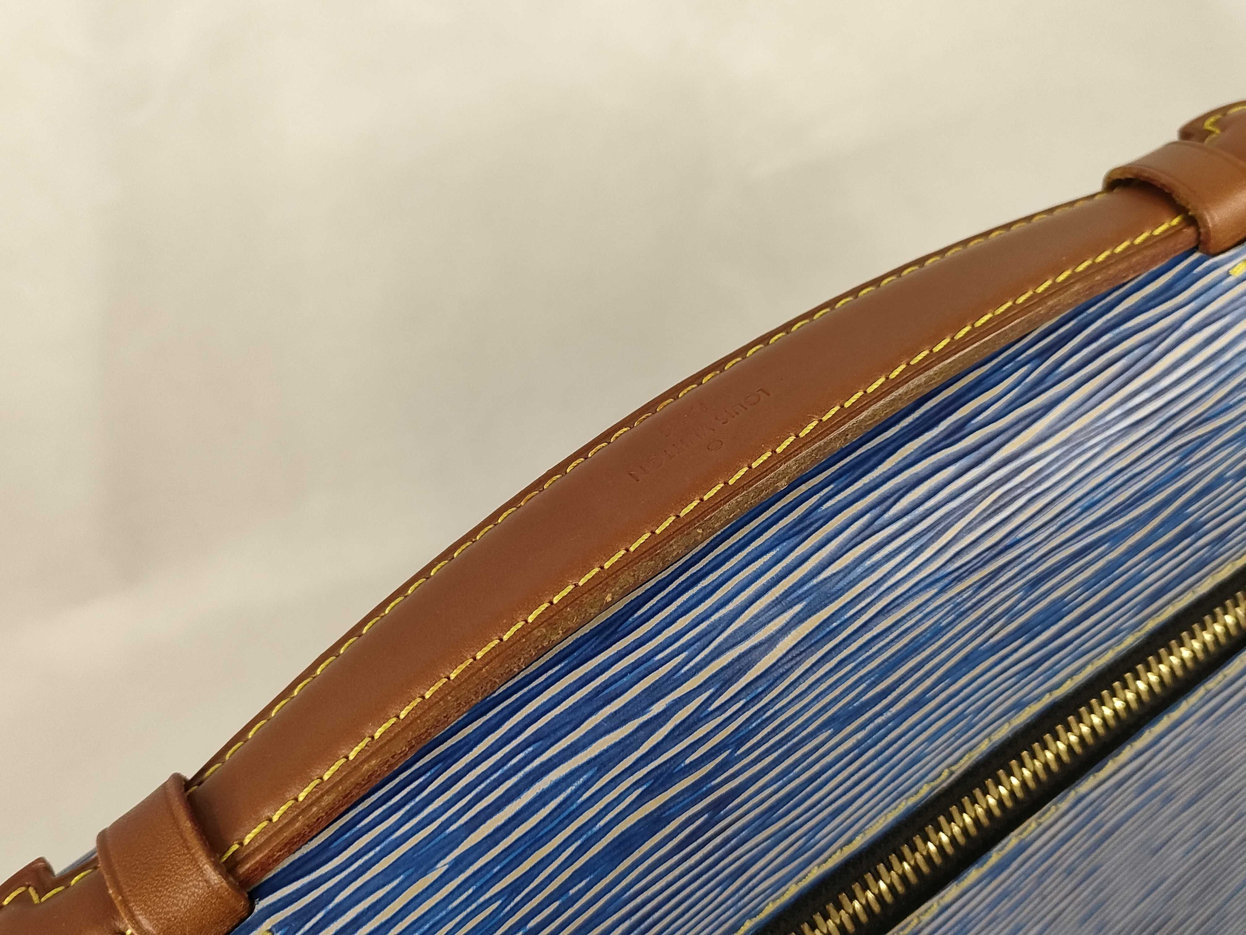 Epi Shoulder Bag Handbag — view 4