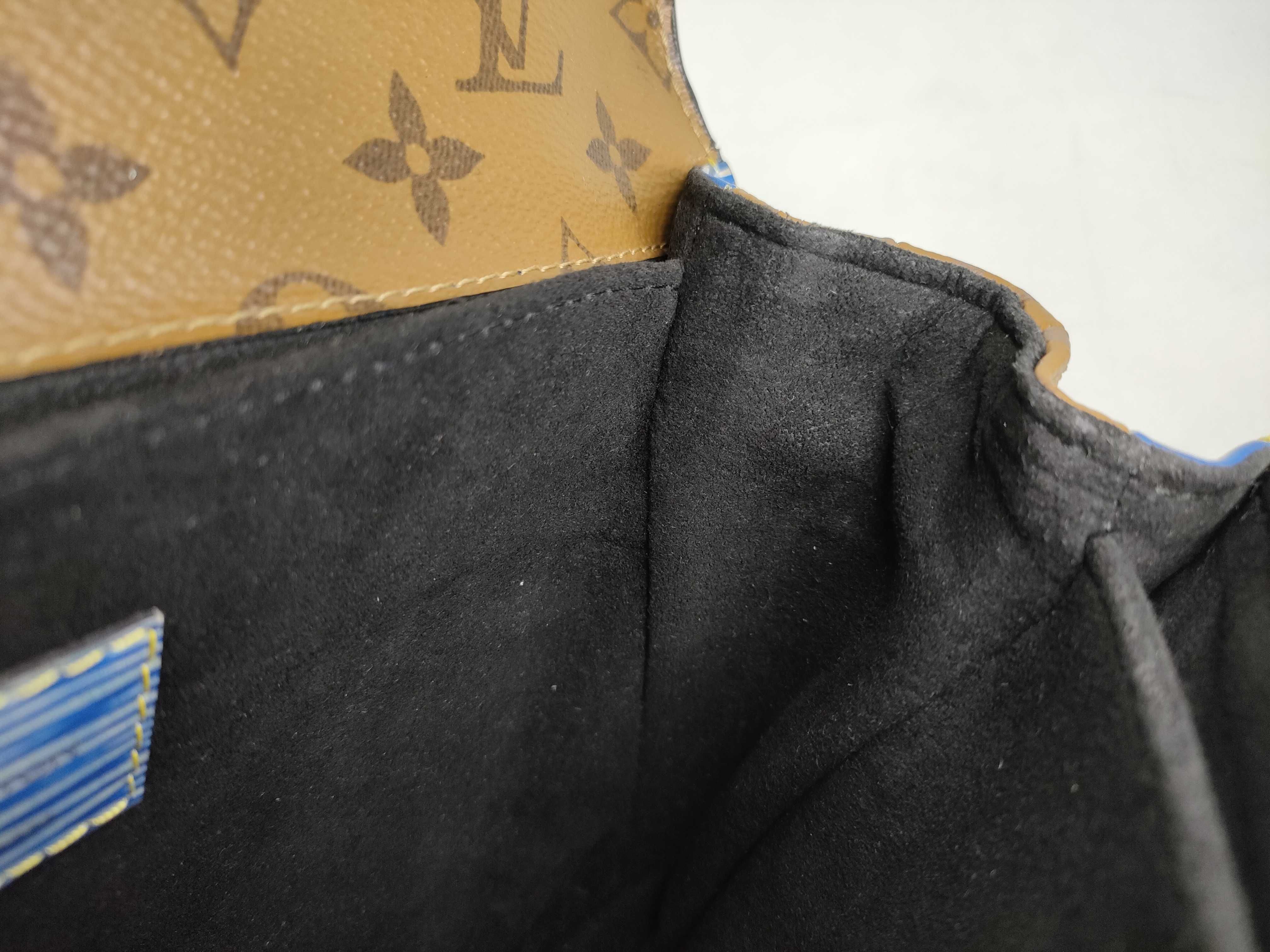 Epi Shoulder Bag Handbag — view 10