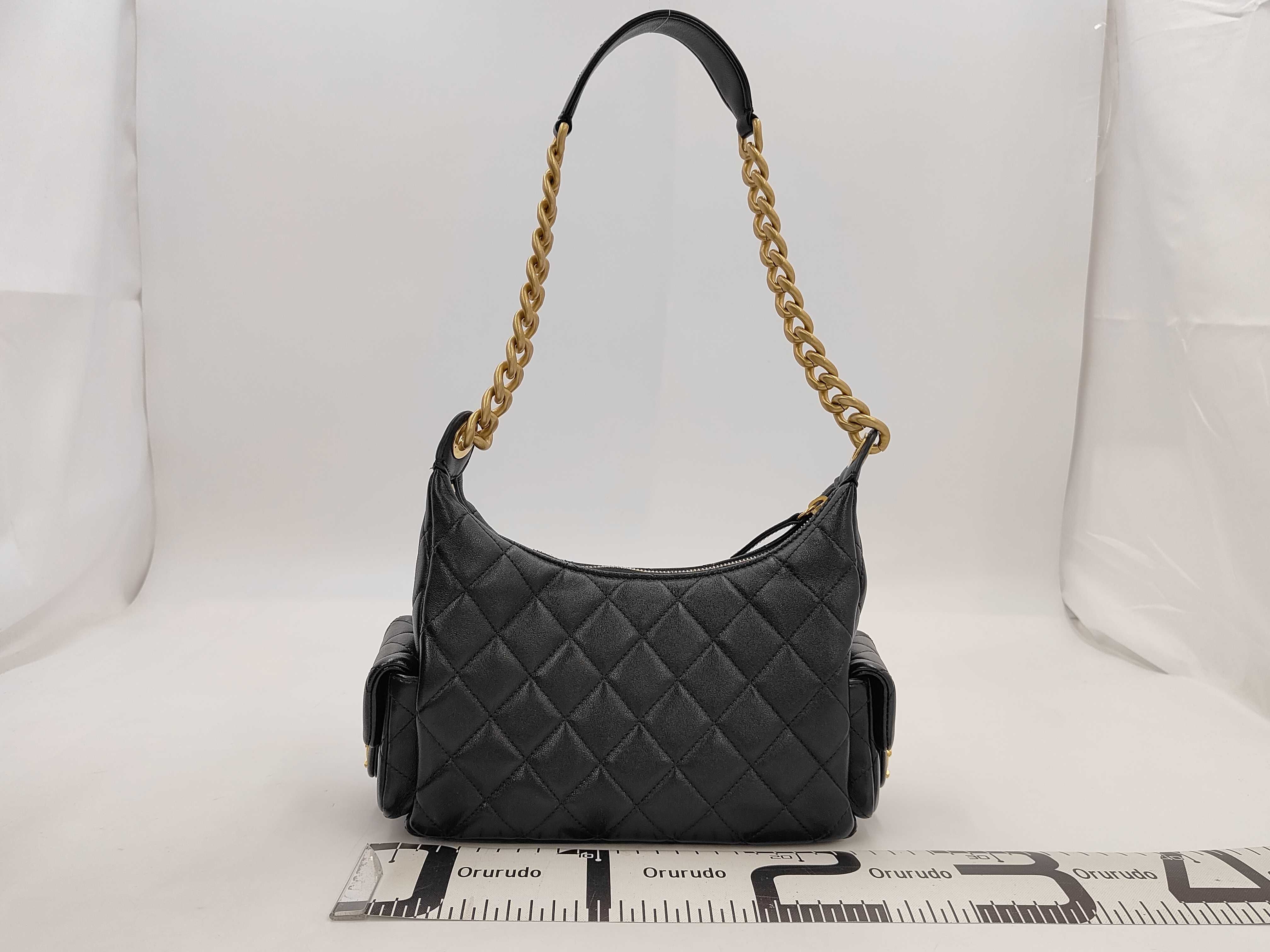 Hobo Multi-Pocket Current Model Gold Hardware Chain One-Shoulder Bag with Serial Number Plate Black — view 2