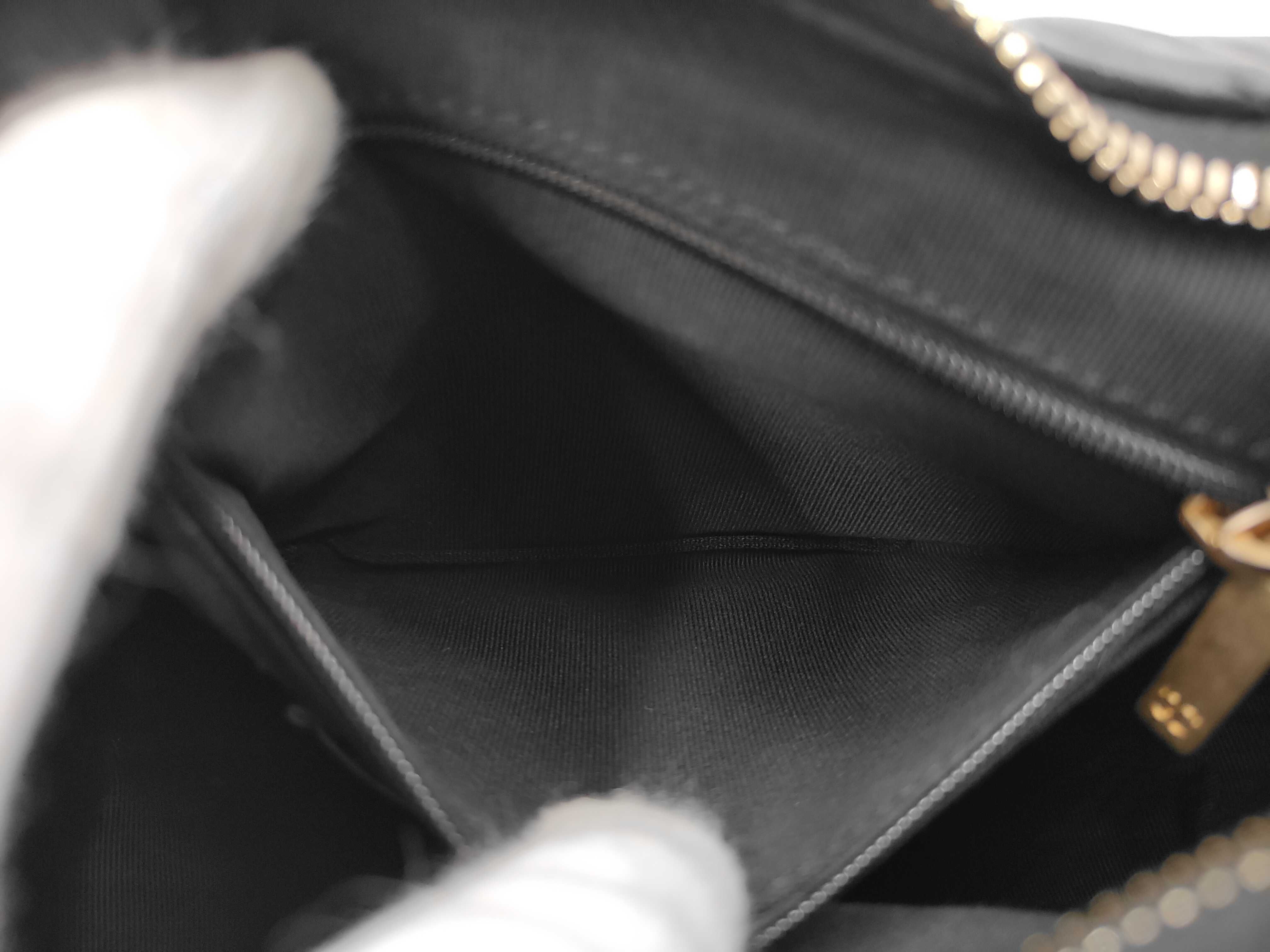 Hobo Multi-Pocket Current Model Gold Hardware Chain One-Shoulder Bag with Serial Number Plate Black — view 11