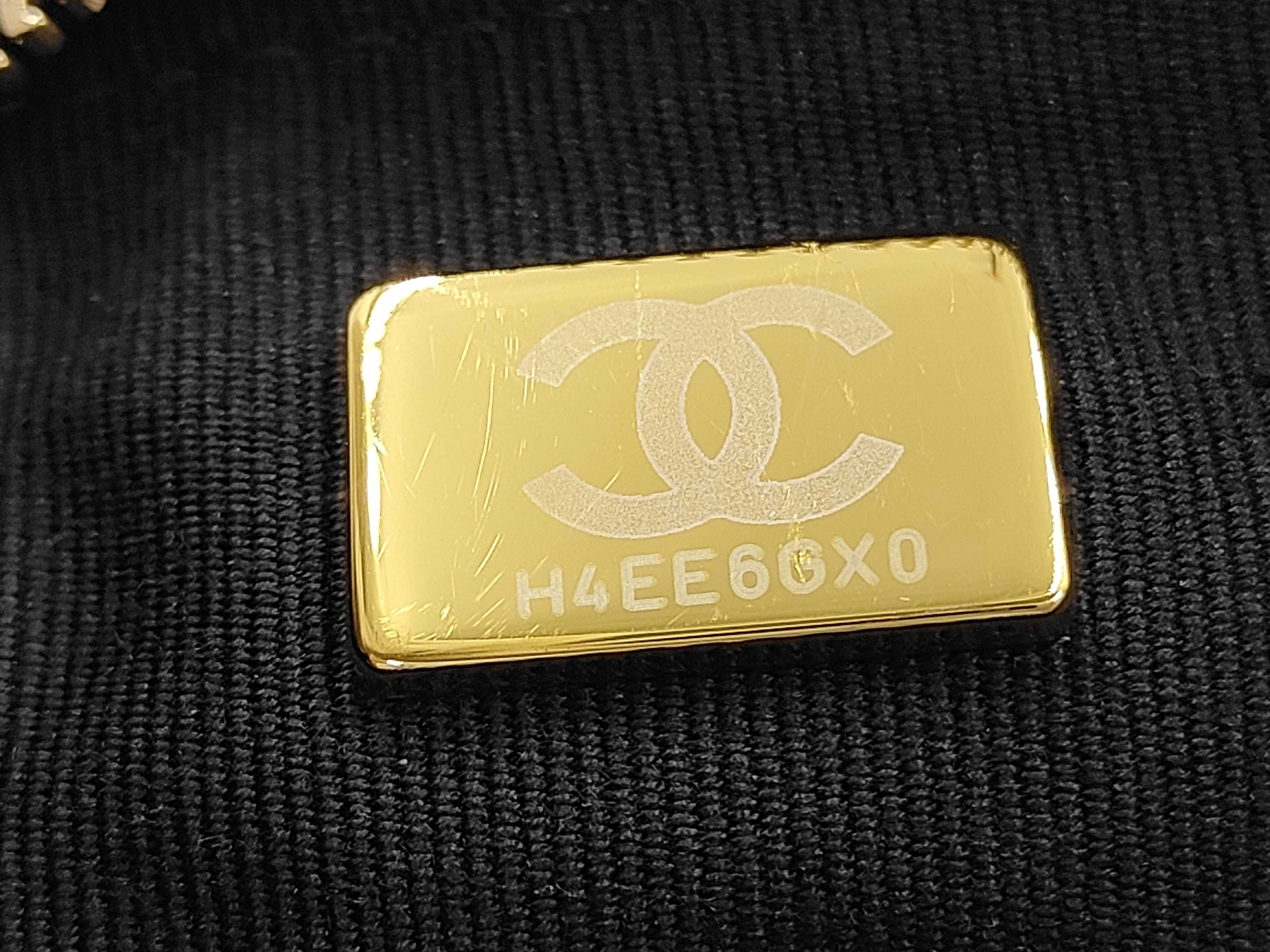 Hobo Multi-Pocket Current Model Gold Hardware Chain One-Shoulder Bag with Serial Number Plate Black — view 13
