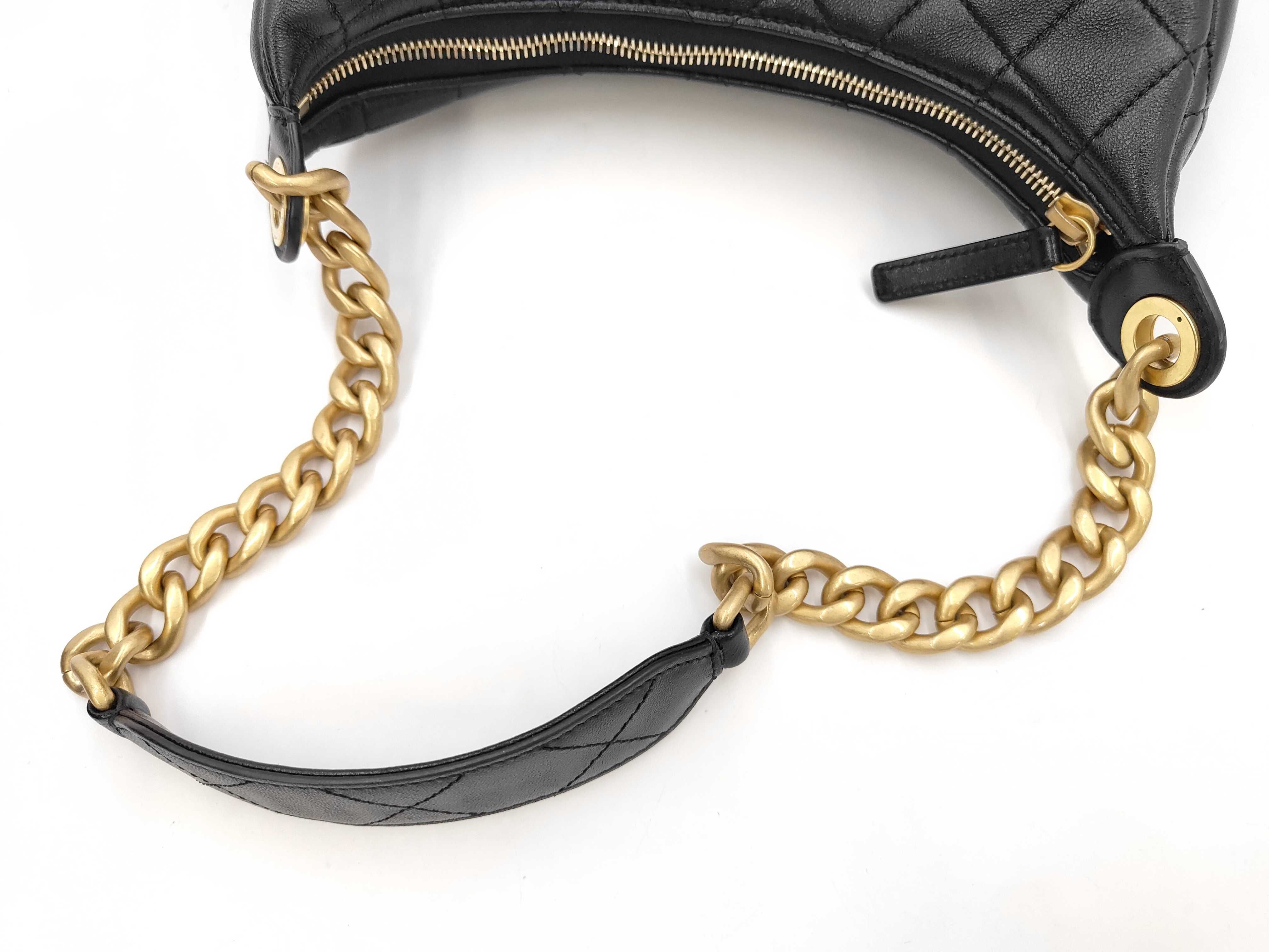Hobo Multi-Pocket Current Model Gold Hardware Chain One-Shoulder Bag with Serial Number Plate Black — view 5