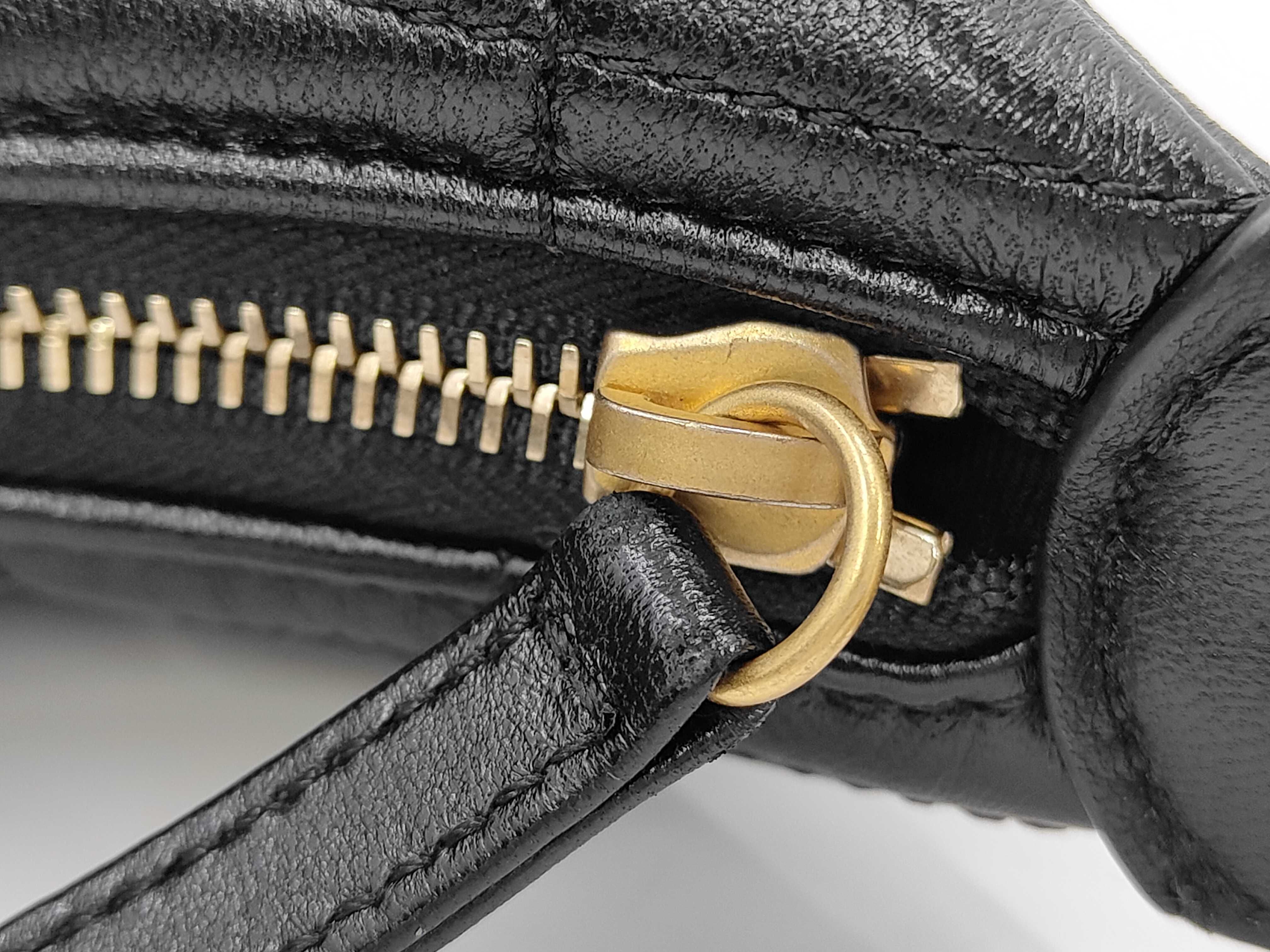 Hobo Multi-Pocket Current Model Gold Hardware Chain One-Shoulder Bag with Serial Number Plate Black — view 9
