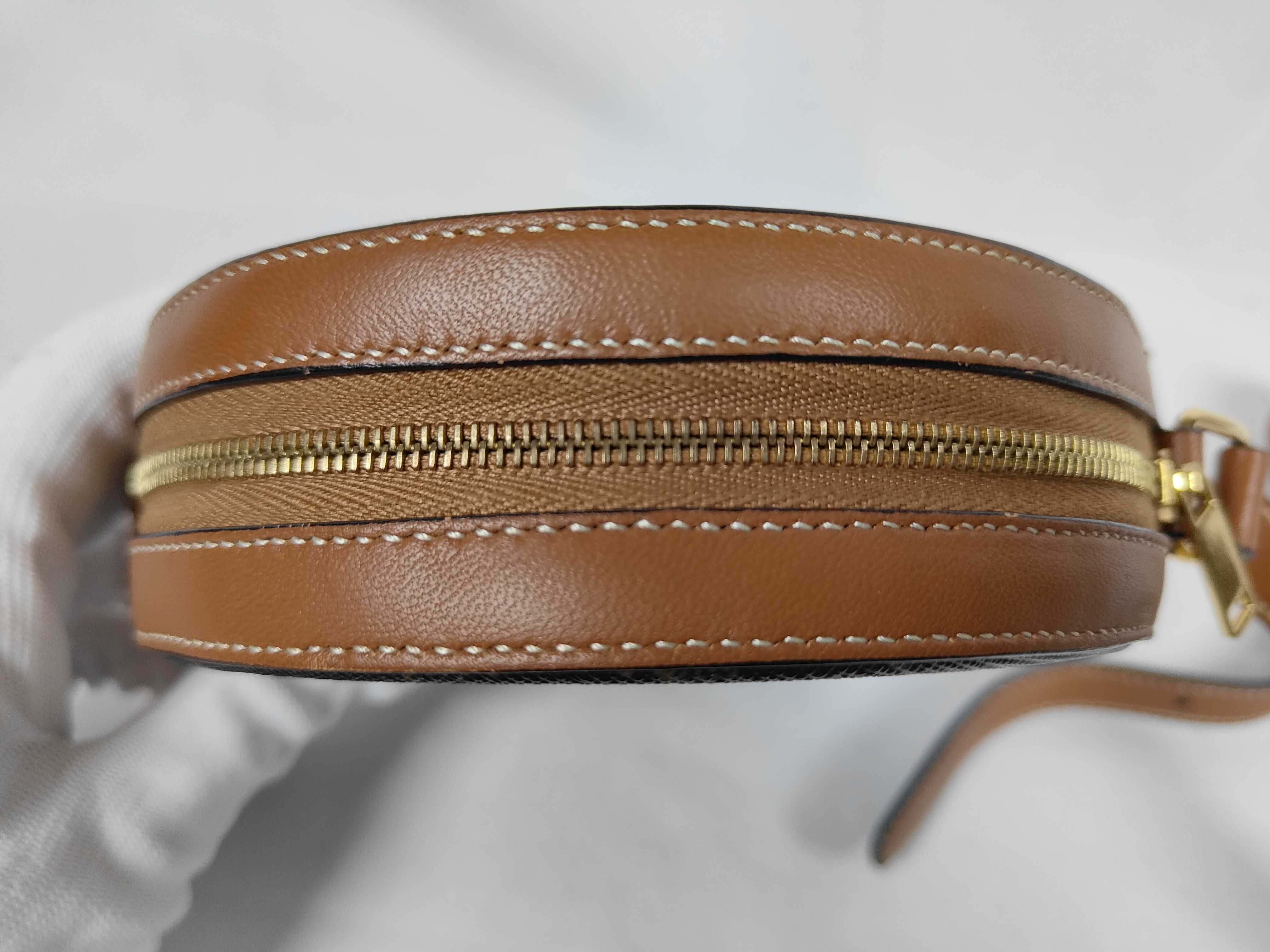 Triomphe Shoulder Bag — view 15