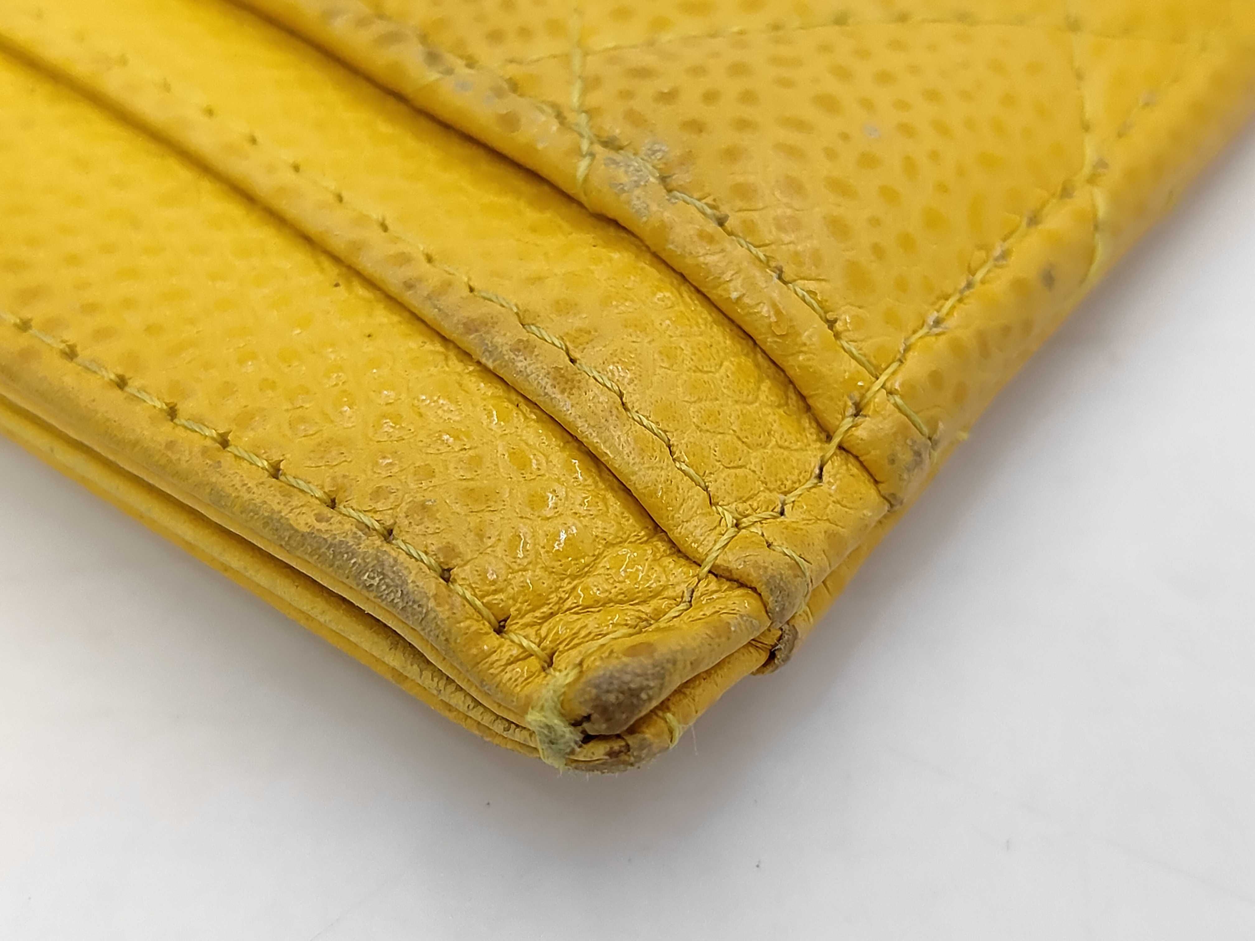 (Chanel) 25 series Caviar Yellow Gold Card Case — view 7
