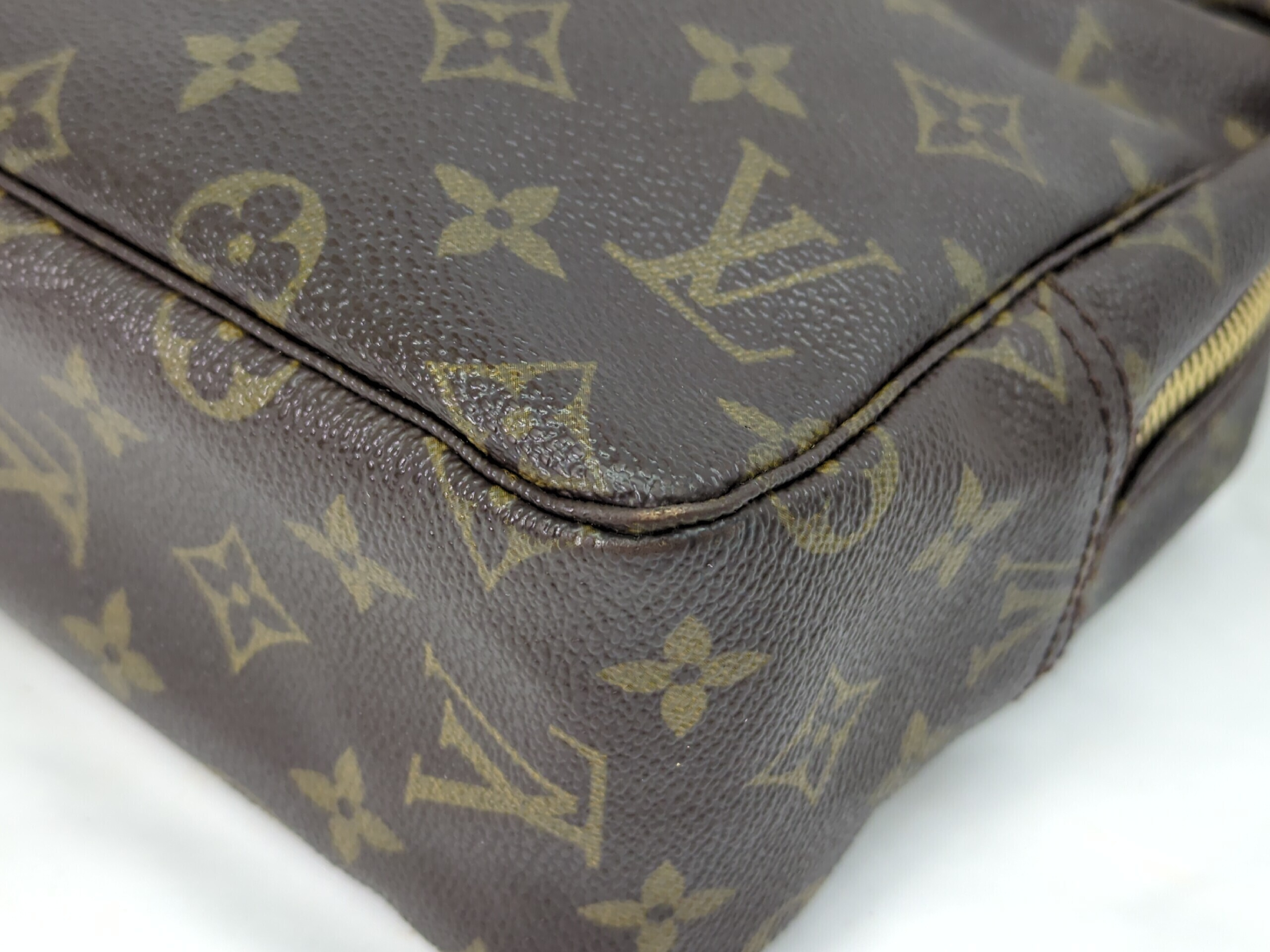 M47522 Monogram Troussard Toilette 28 Clutch Bag — view 4