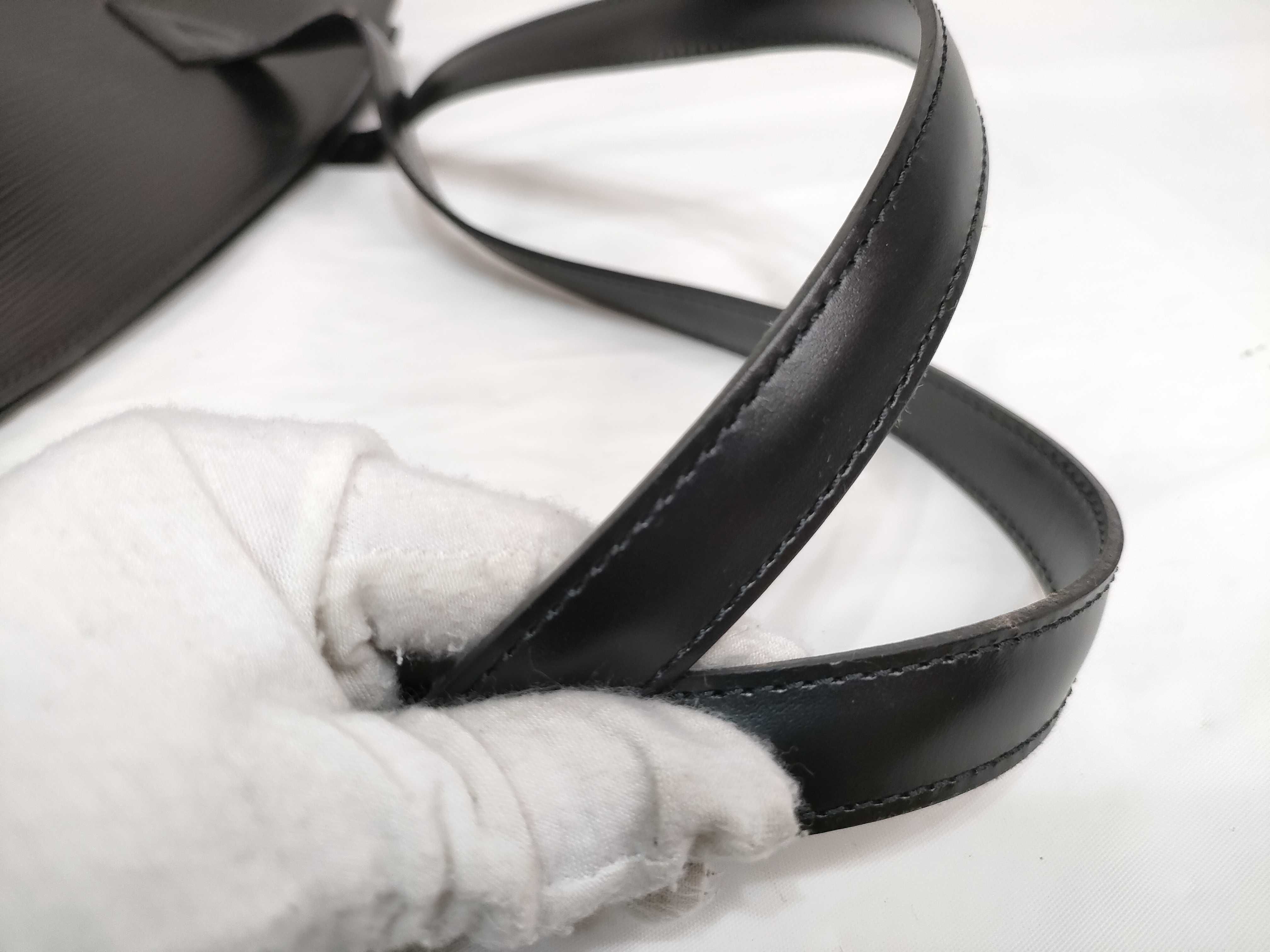Epi Black Leather Epi Saint Jacques Handbag — view 5
