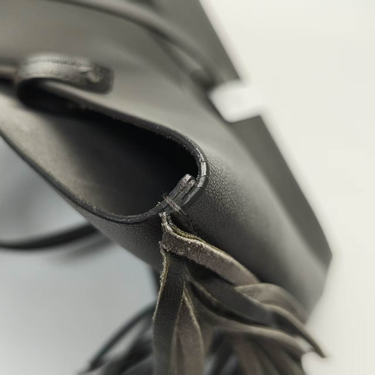 【*Shipped from: China*】Yves Saint Laurent Leather Handbag — view 11