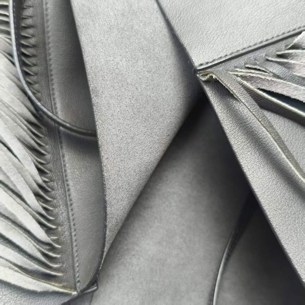 【*Shipped from: China*】Yves Saint Laurent Leather Handbag — view 12