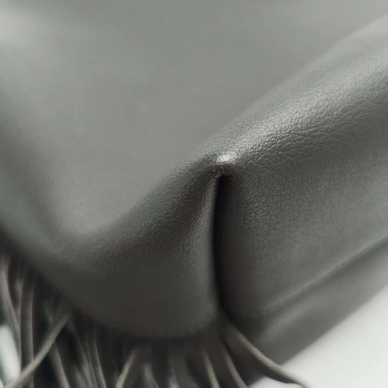 【*Shipped from: China*】Yves Saint Laurent Leather Handbag — view 4