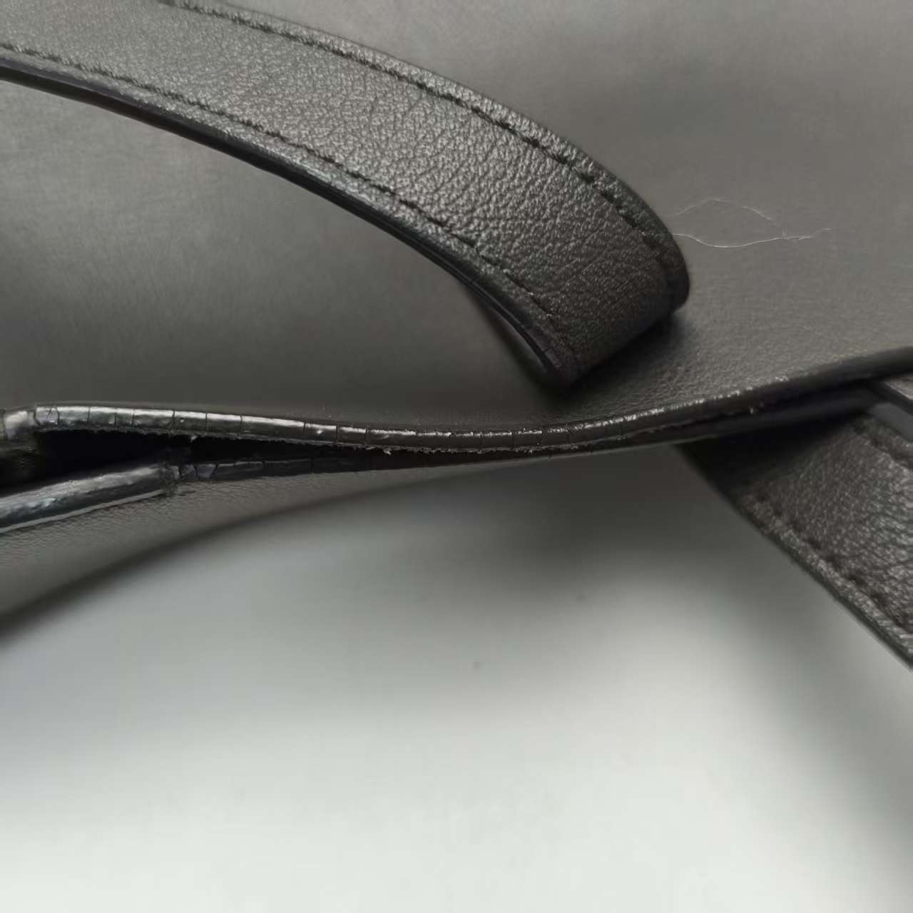 【*Shipped from: China*】Yves Saint Laurent Leather Handbag — view 9