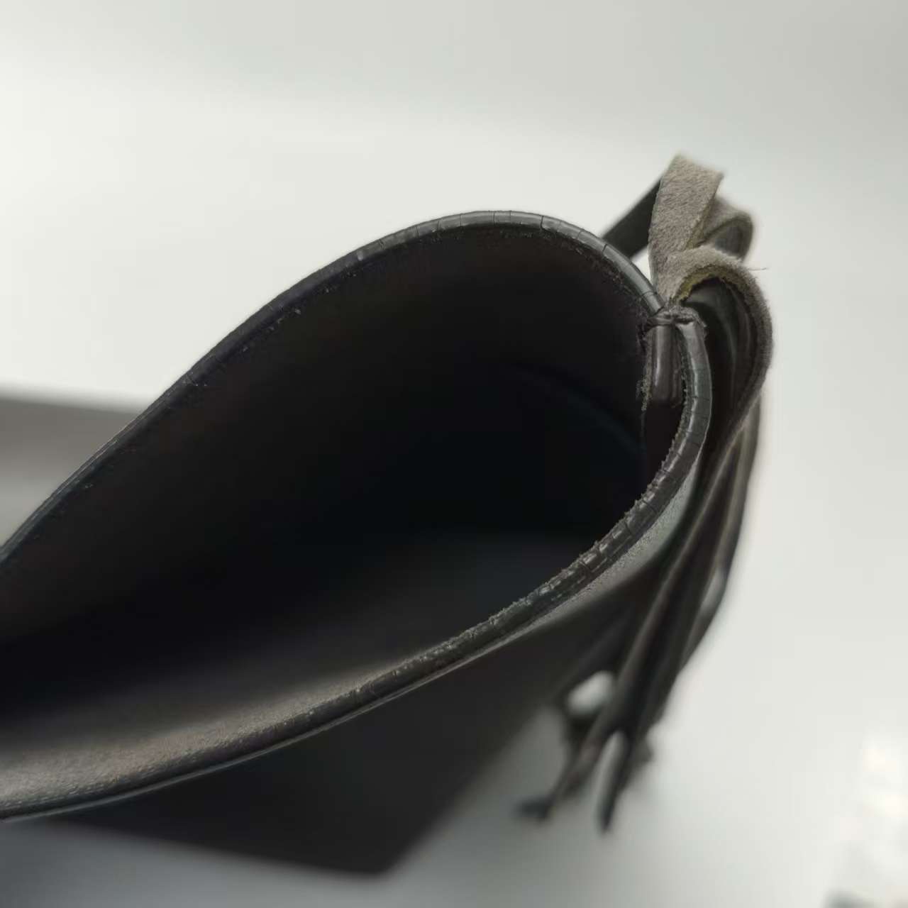 【*Shipped from: China*】Yves Saint Laurent Leather Handbag — view 10