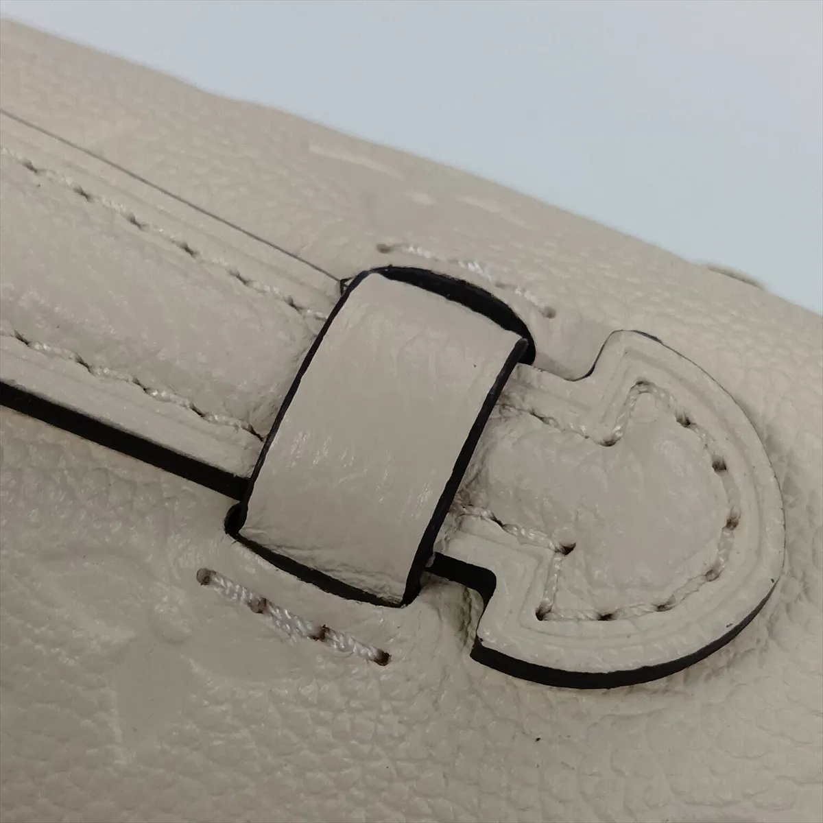 Monogram Empreinte Pochette Métis EW M22942 Beige — view 14