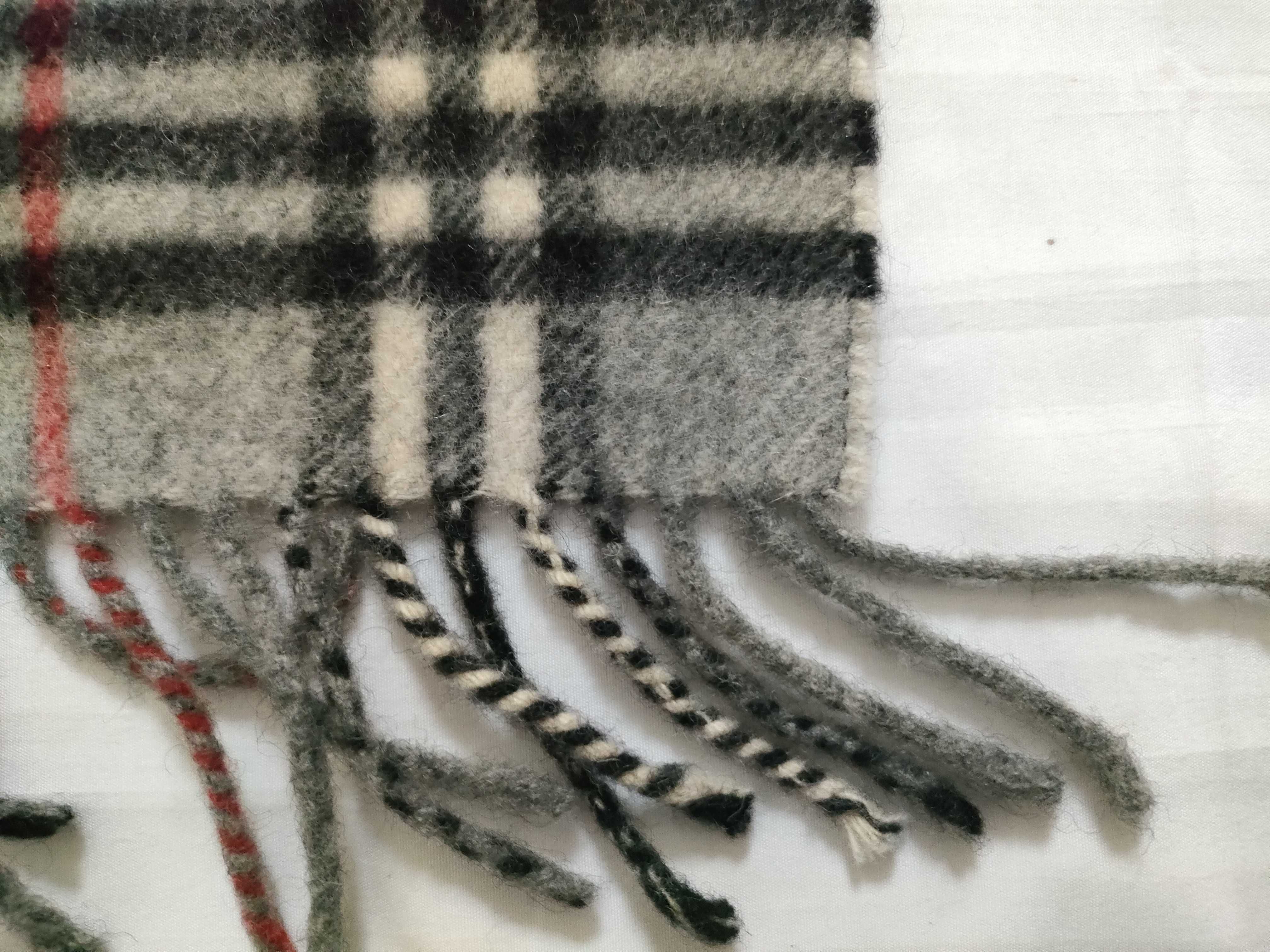 100% Cashmere Scarf, Nova Check Pattern, and other accessories. — view 4