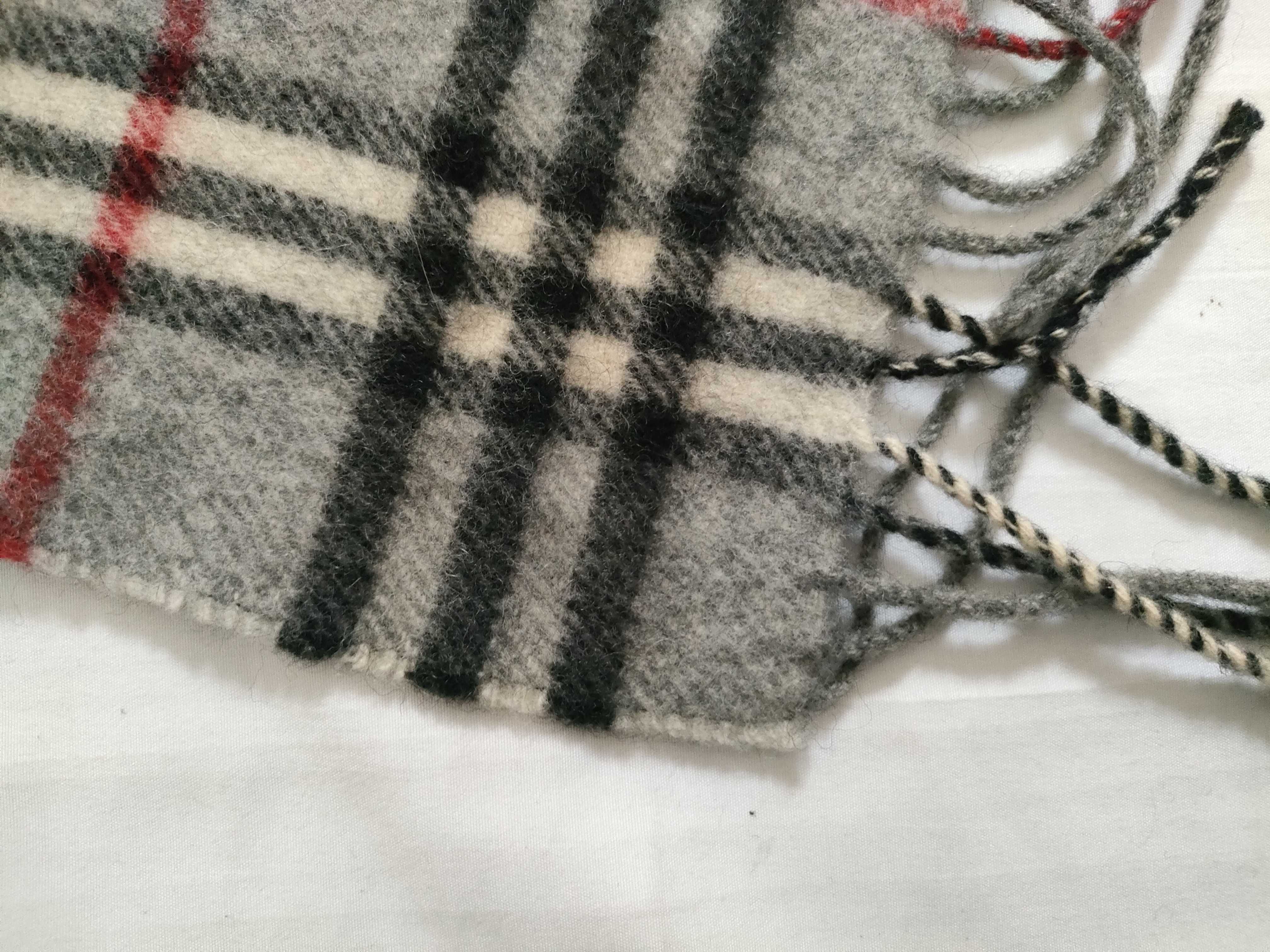 100% Cashmere Scarf, Nova Check Pattern, and other accessories. — view 5