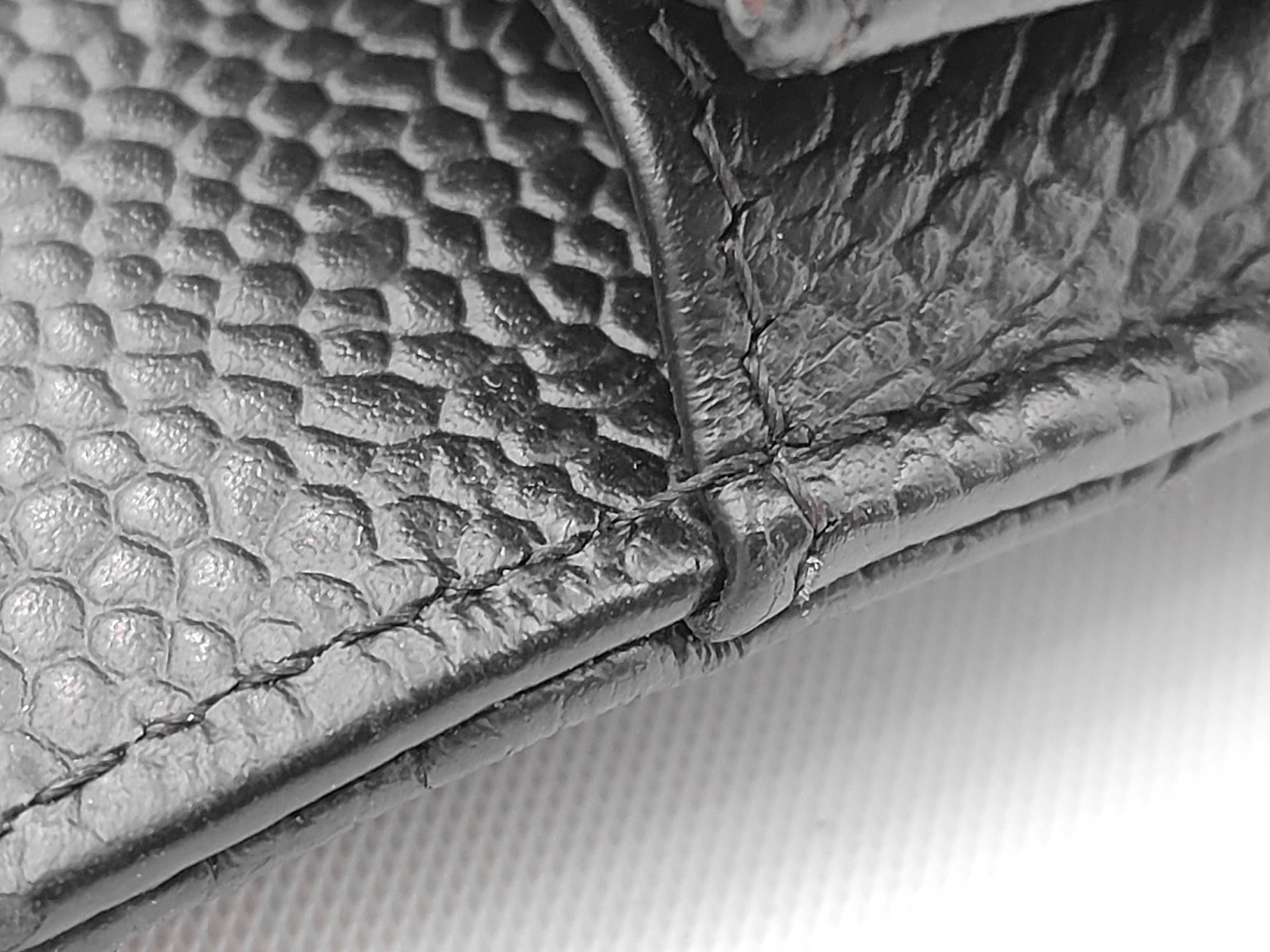 Matelassé Chain Wallet, Caviar Leather, Series 26 (26332673), Black Shoulder Bag — view 8