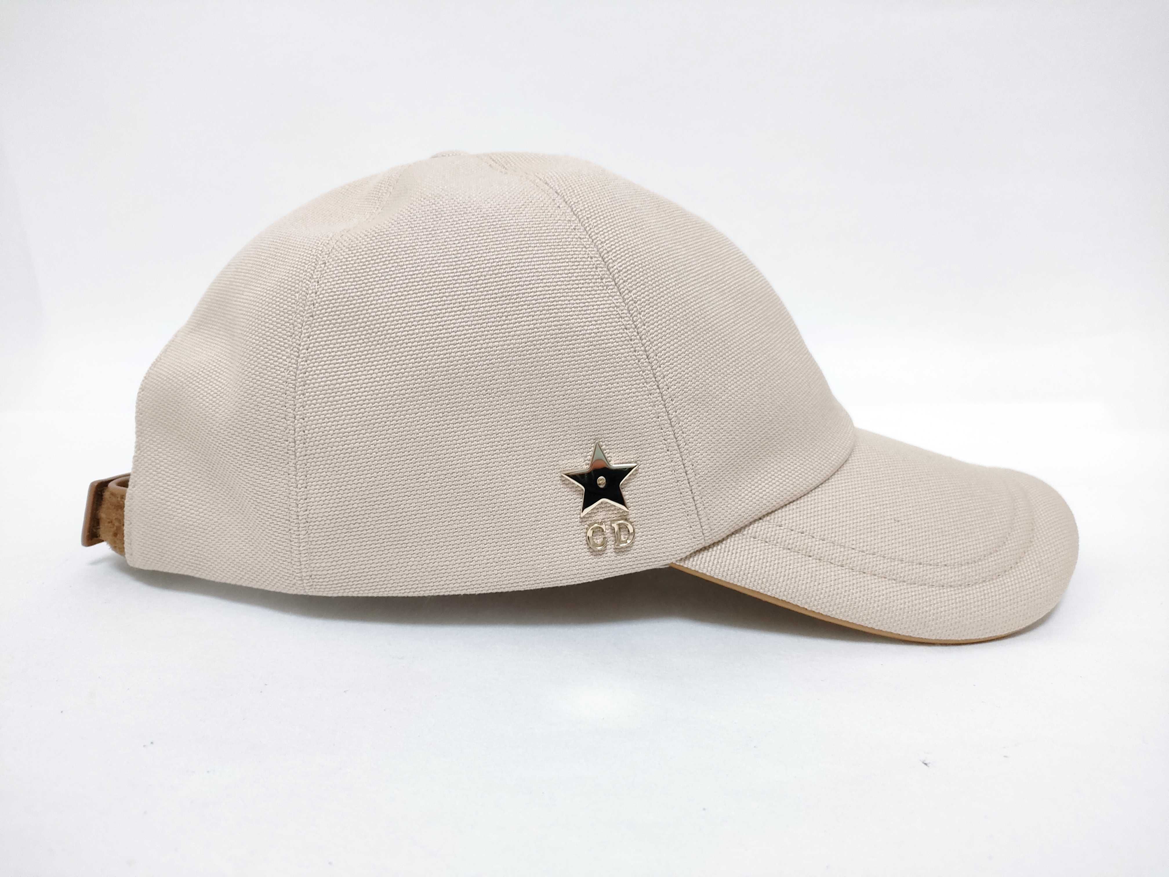 cap and other accessories — view 4