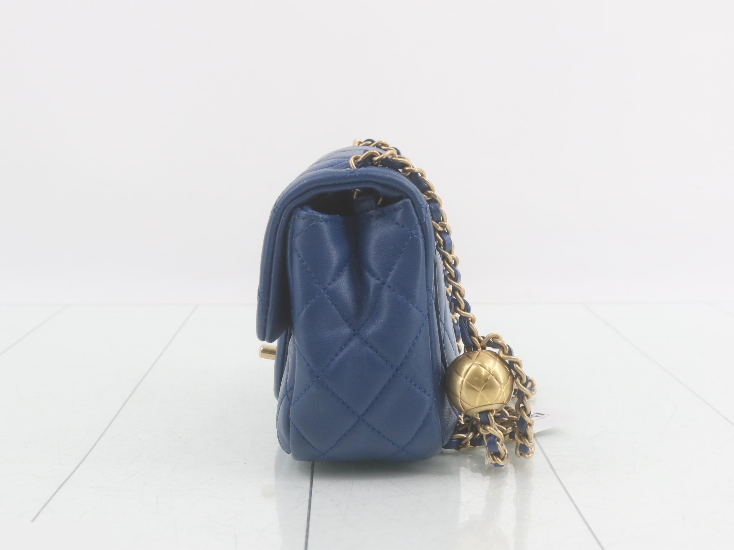Matelassé lambskin chain shoulder bag, blue — view 3