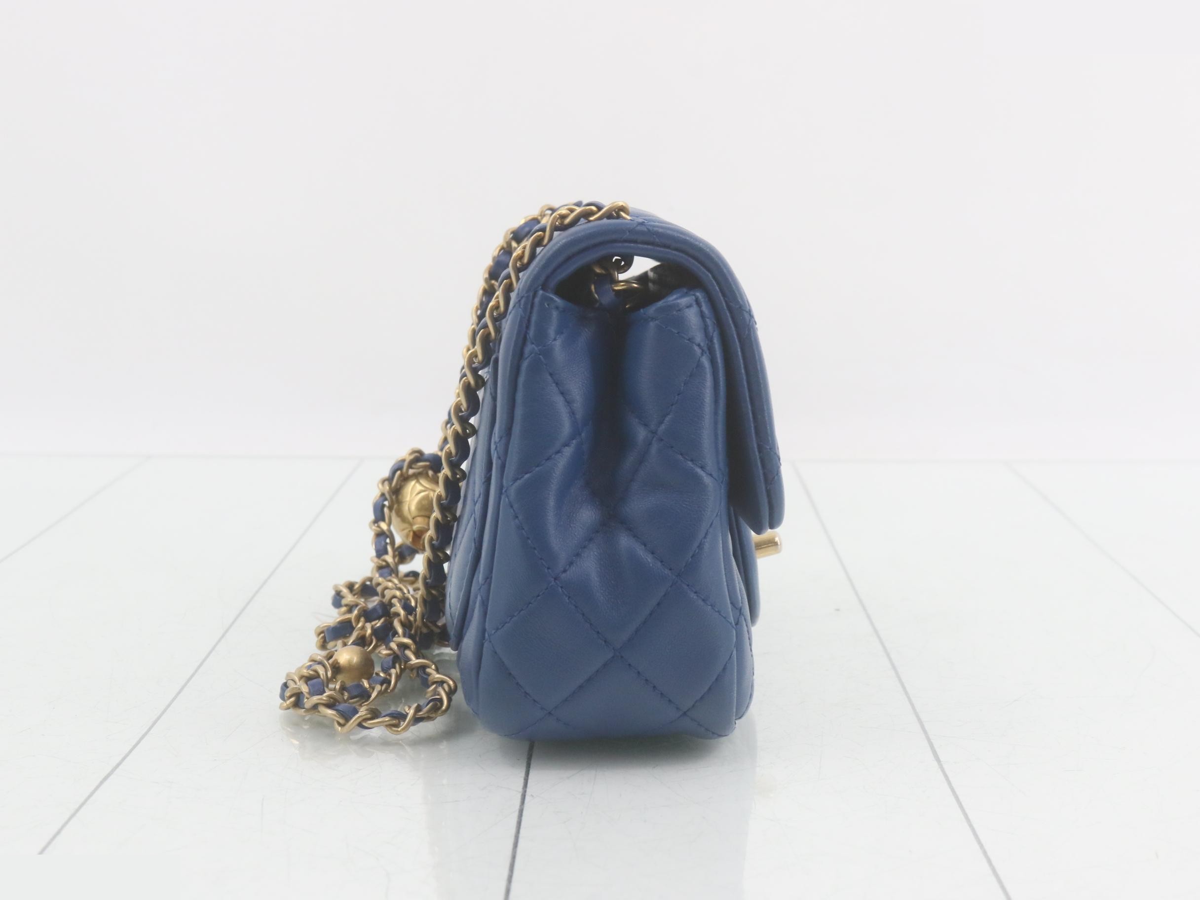 Matelassé lambskin chain shoulder bag, blue — view 4