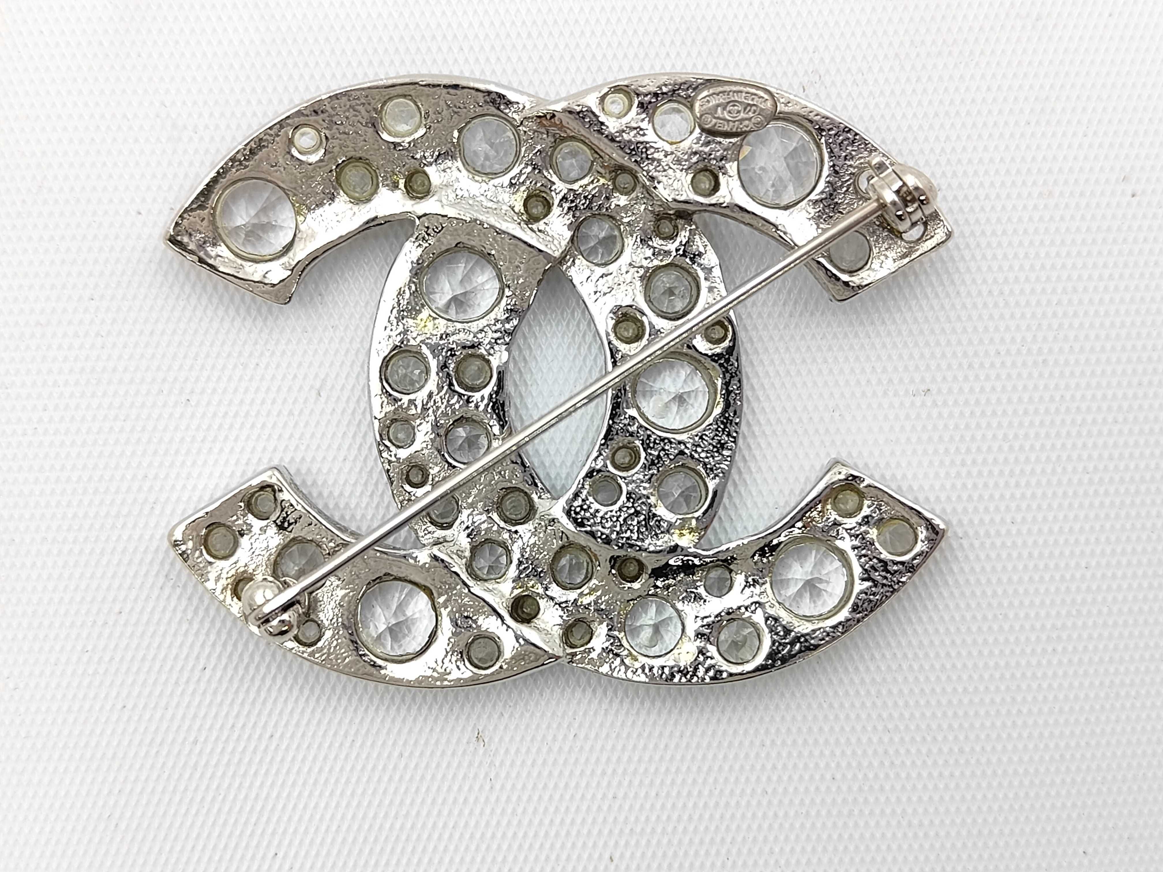 07V Brooch — view 2