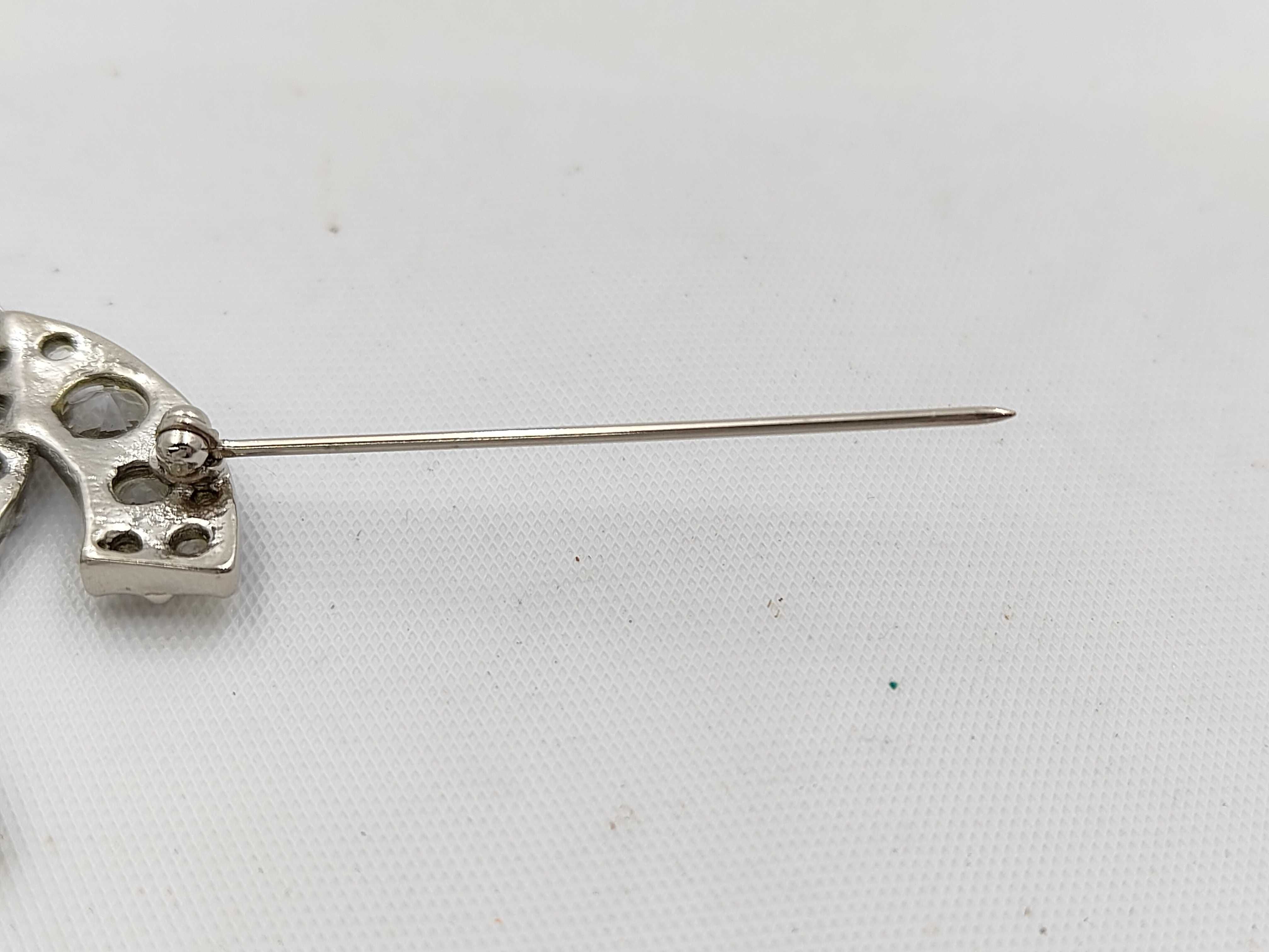07V Brooch — view 3
