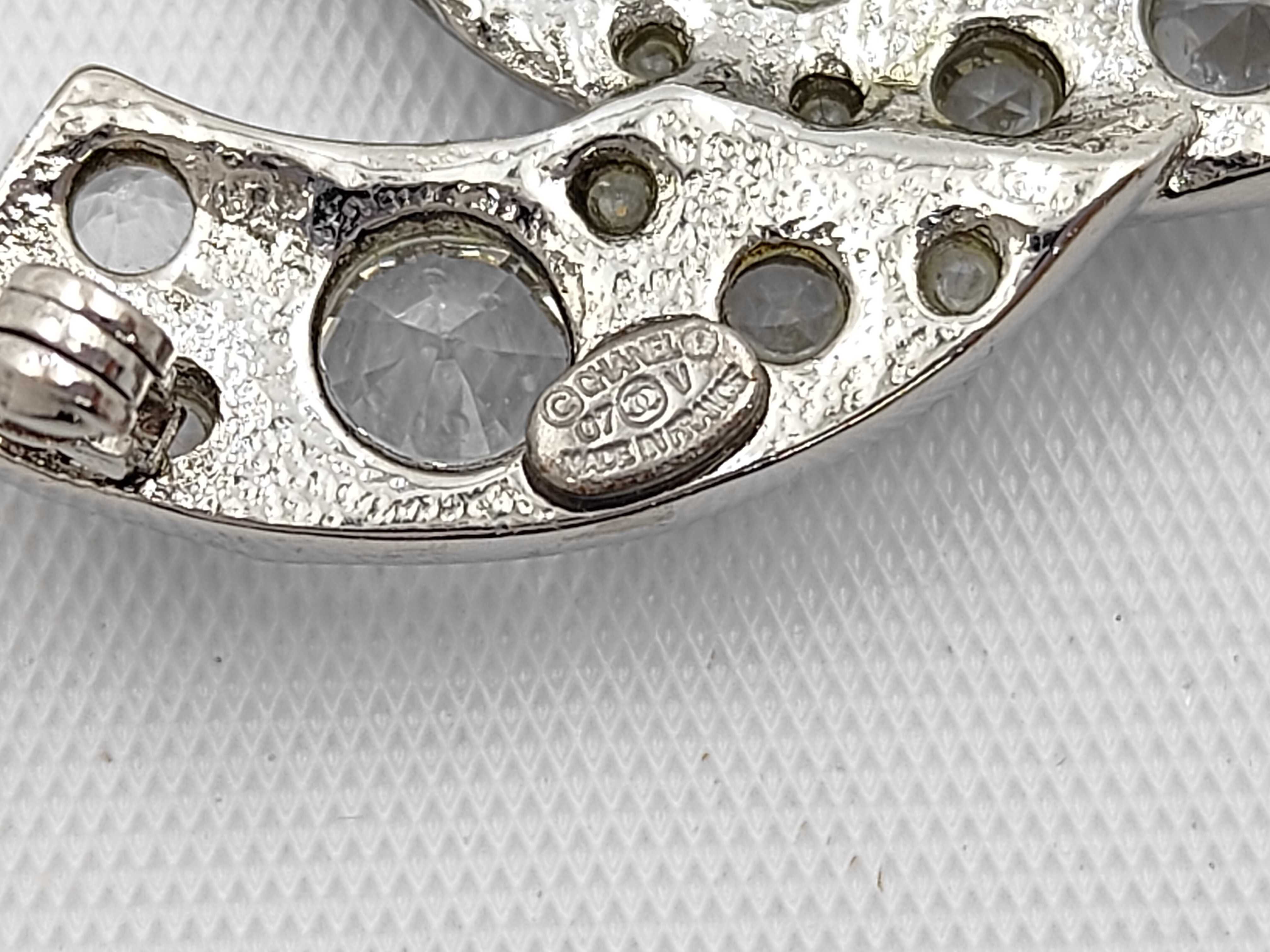 07V Brooch — view 4