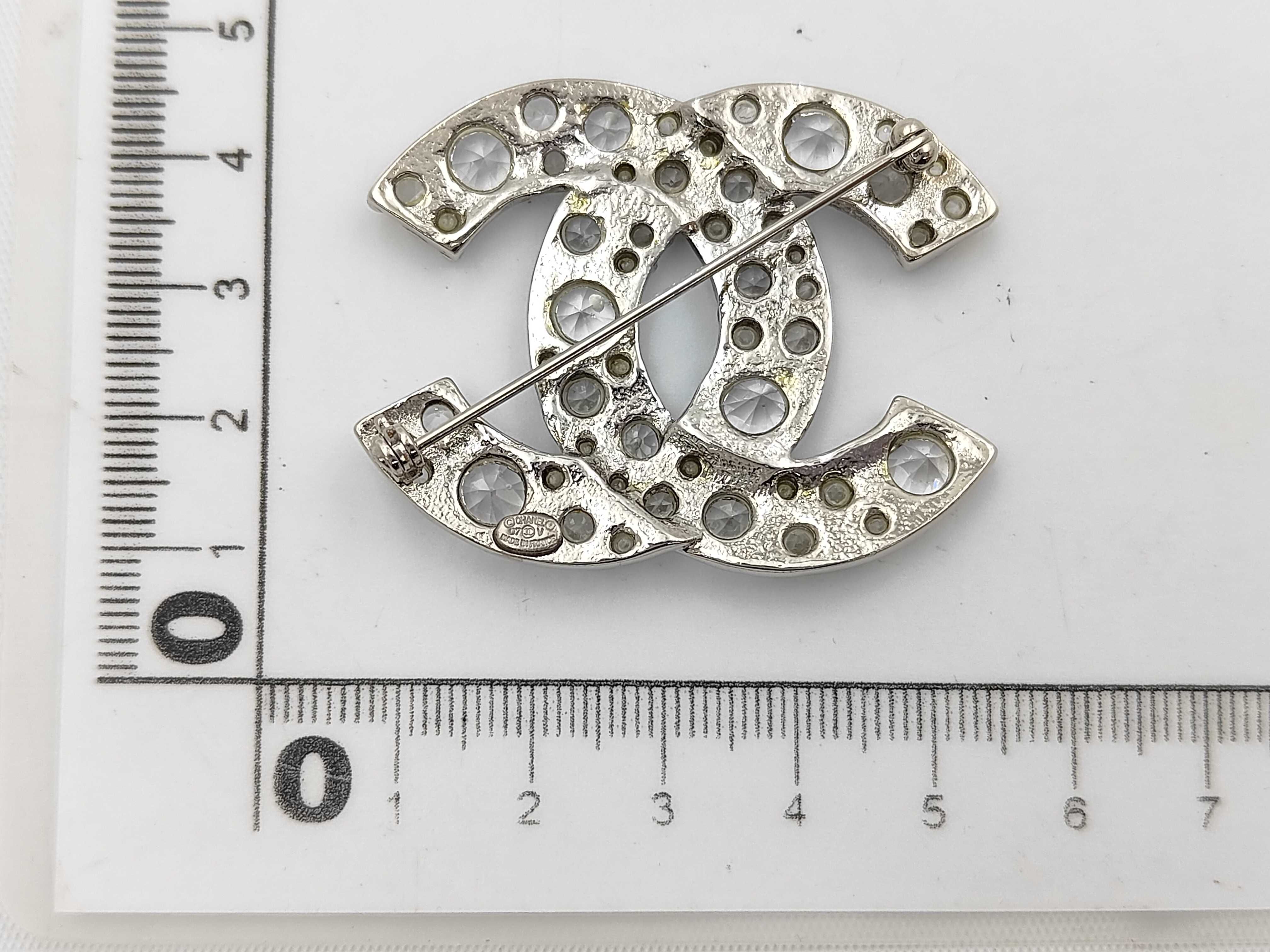 07V Brooch — view 5