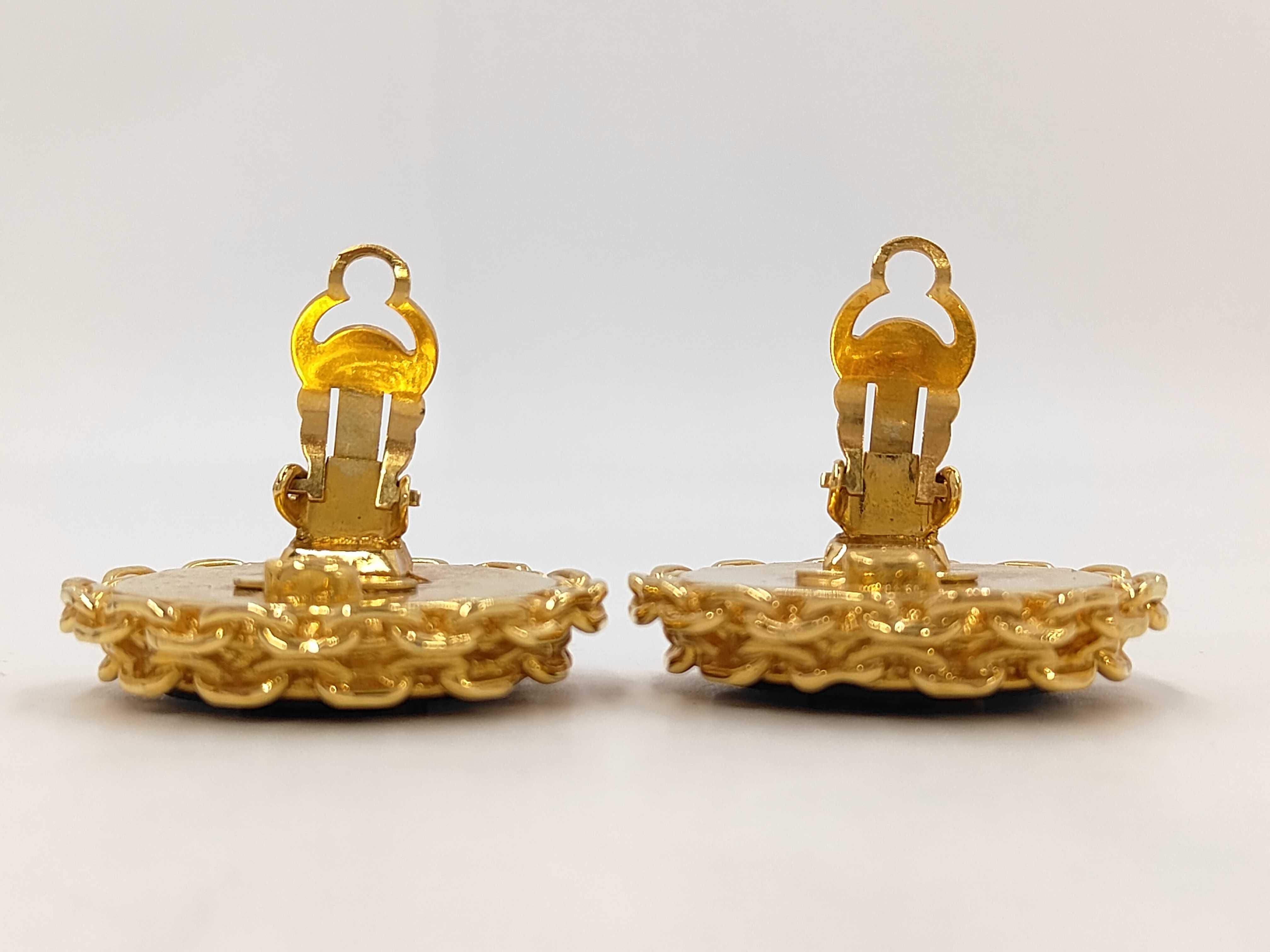 Chain Circle Coco Black x Gold Yg Earrings — view 4