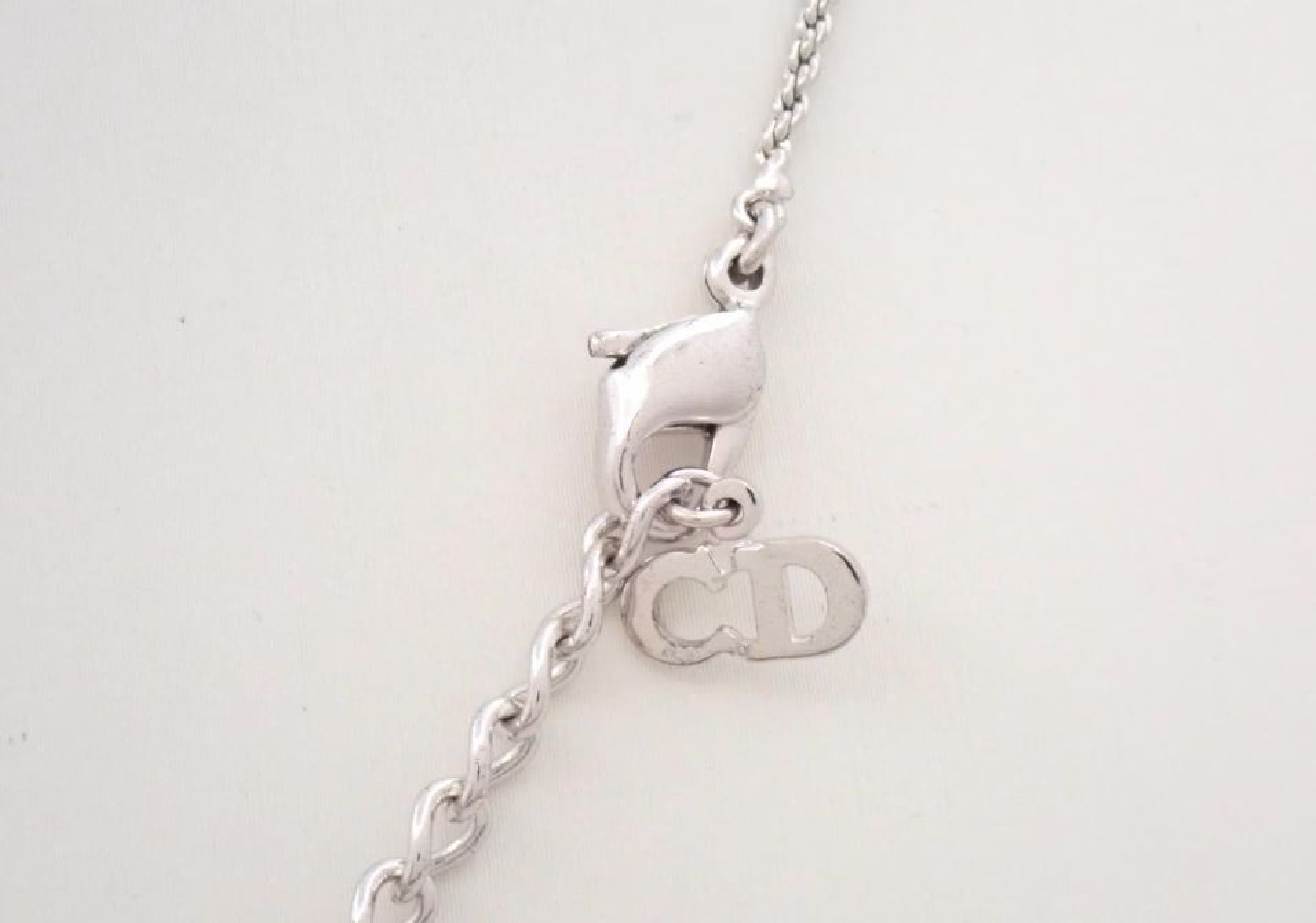 necklace pendant, chain approximately 42cm. — view 3