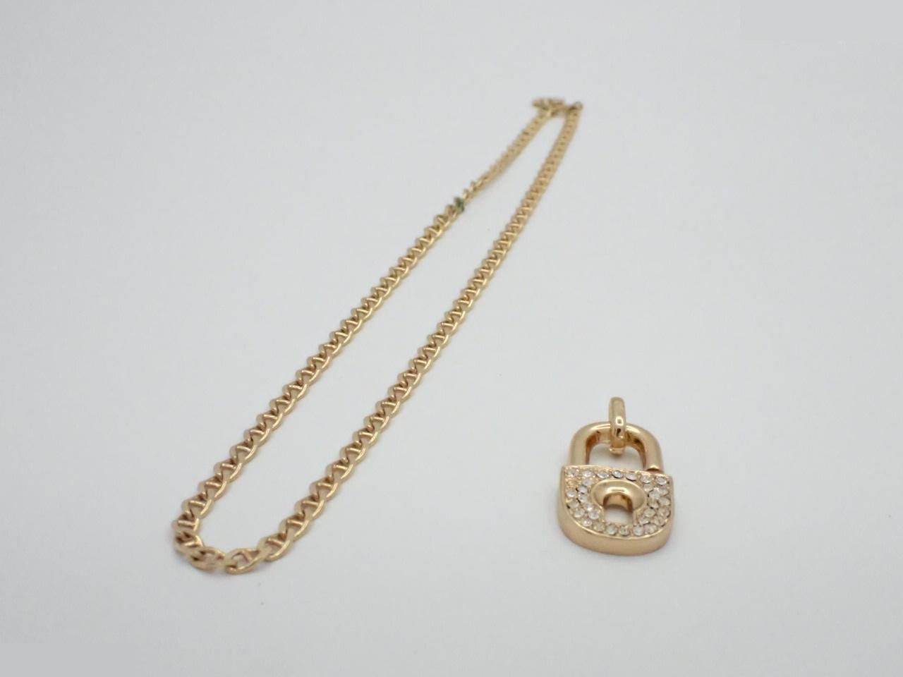 Four necklaces, one pendant. — view 3