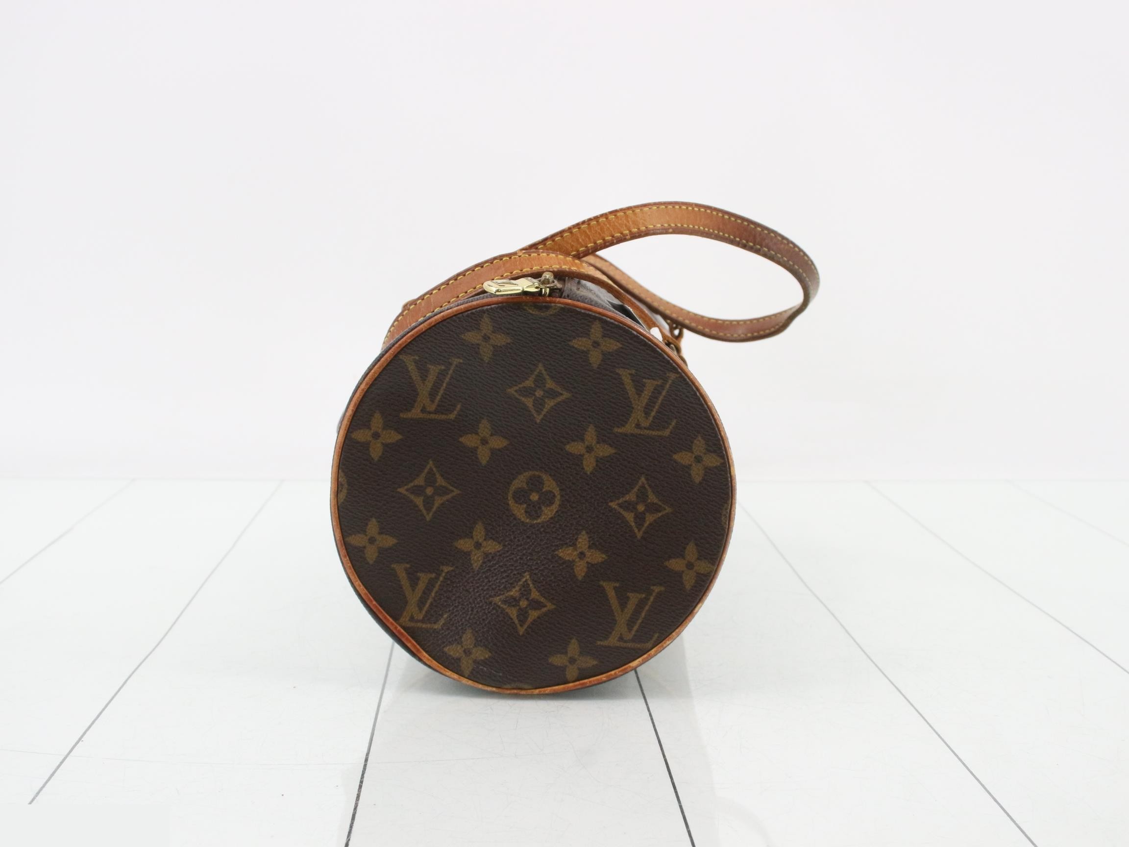 Papillon with pouch — view 4