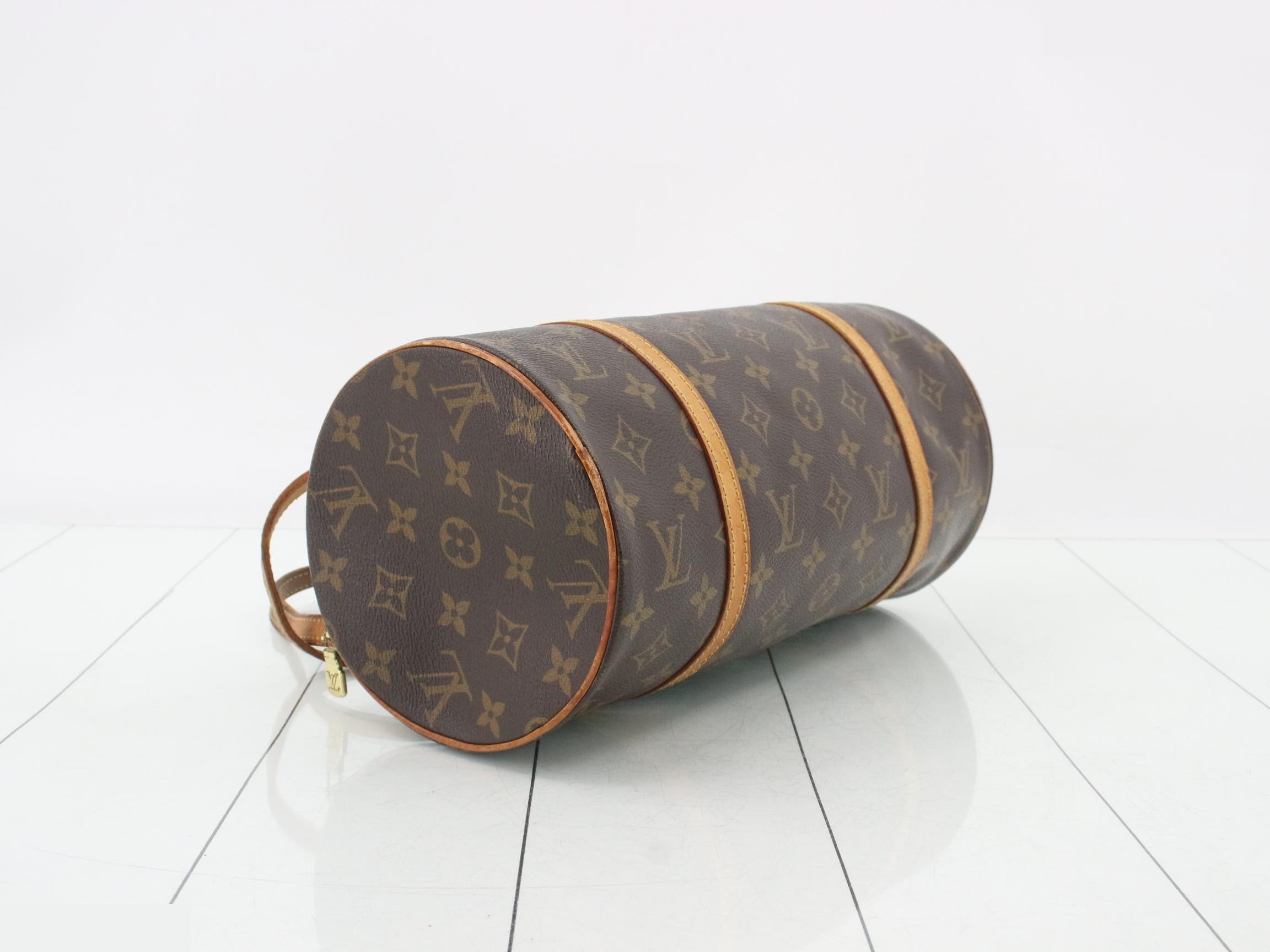 Papillon with pouch — view 5