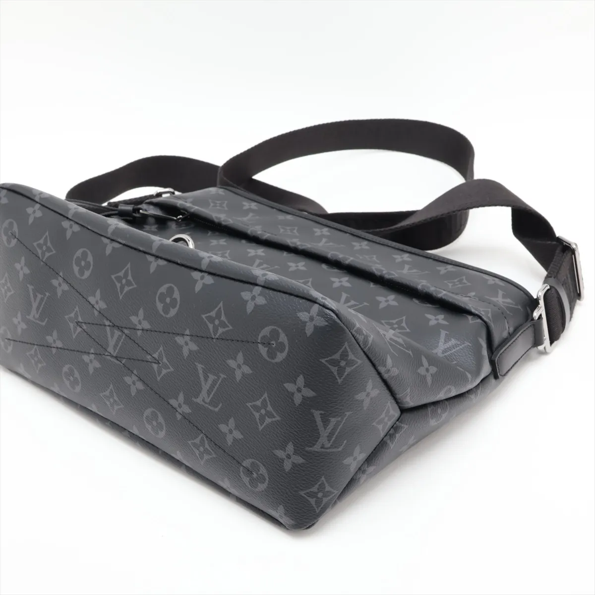 Monogram Eclipse Bussas Zip M45216 AR1200 Black — view 3