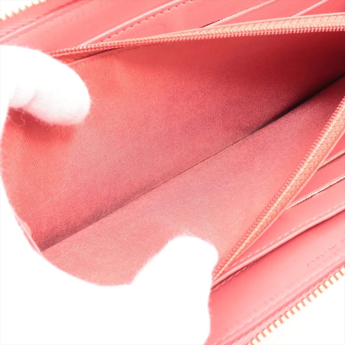 Matelassé Leather Round Zip Wallet, Pink with Gold Hardware, 24313237 — view 8