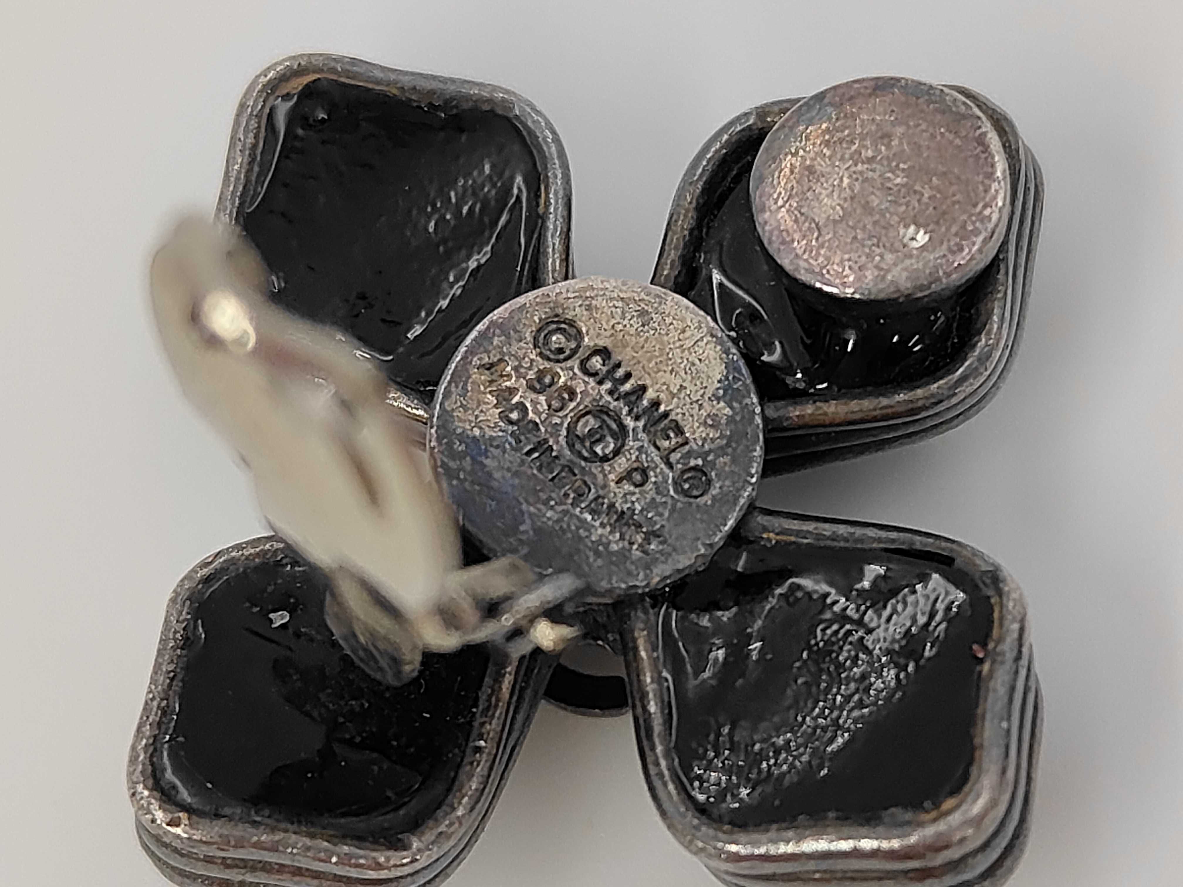 Black Silver Metal Earrings (with embellishments) 96P Flower Earrings — view 4