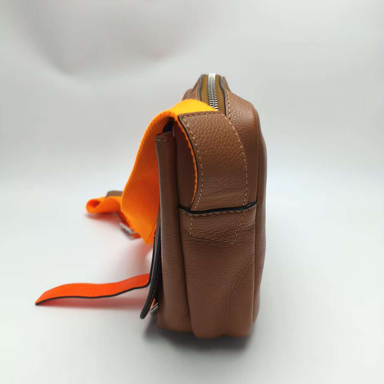 【*Shipped from China*】LOEWE Military Messenger Leather Shoulder Bag — view 4