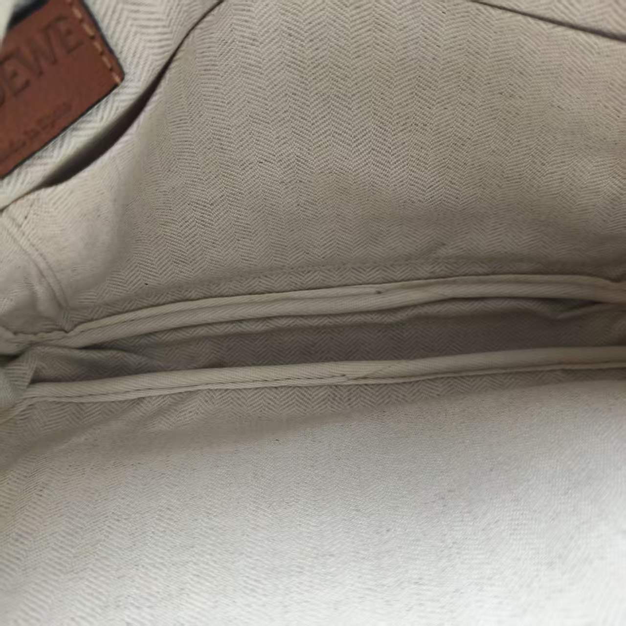 【*Shipped from China*】LOEWE Military Messenger Leather Shoulder Bag — view 9
