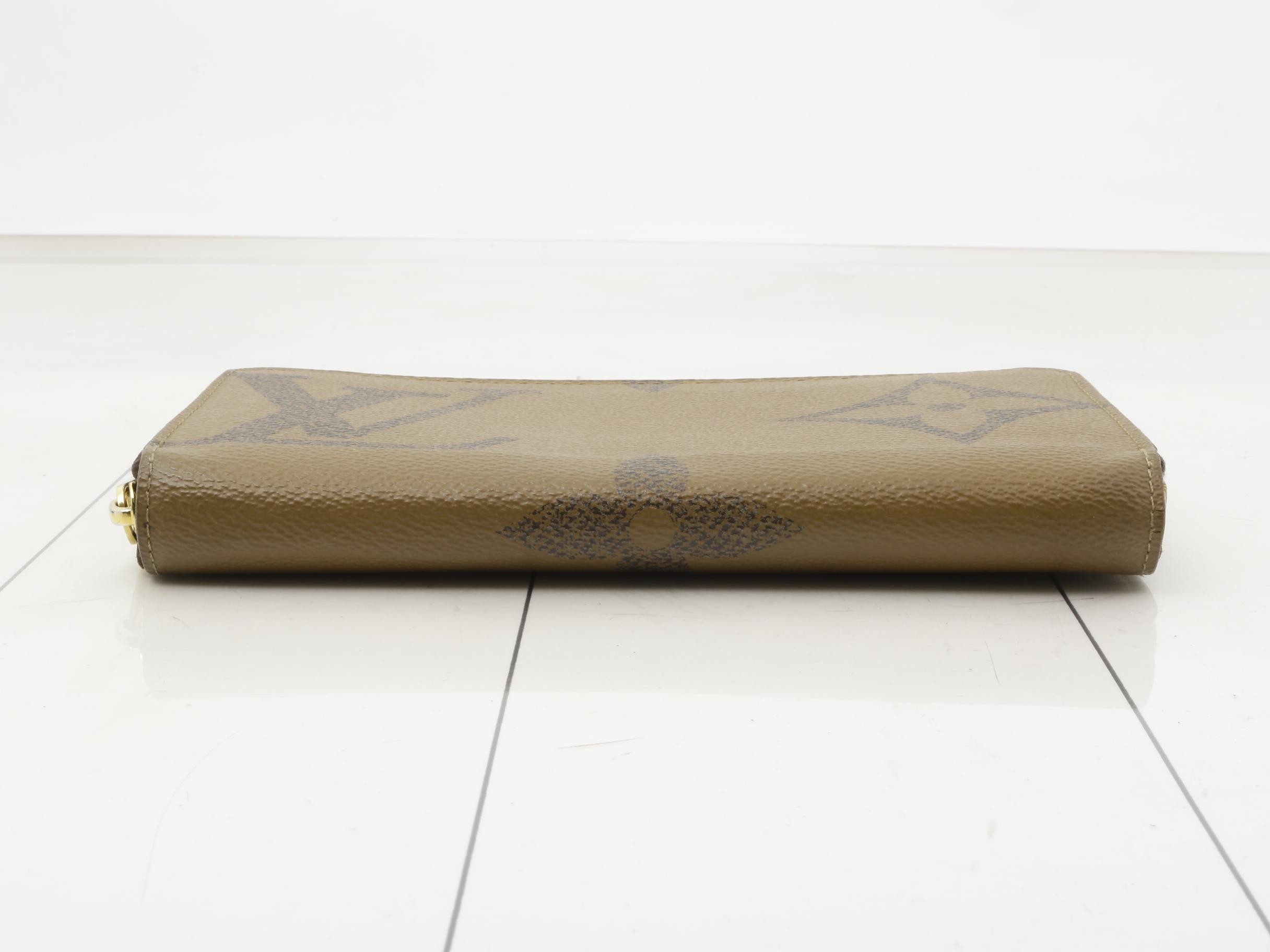 Reverse Zippy Wallet — view 3