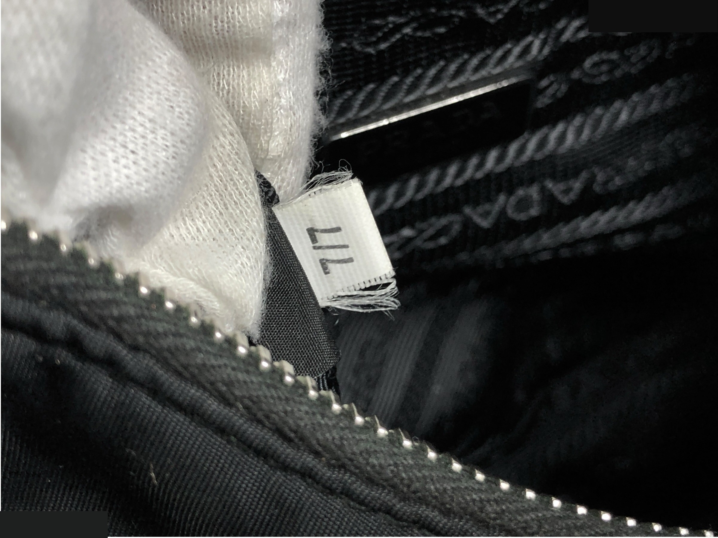 Re-Edition 2005 Shoulder Bag with Triangular Logo Plate — view 12