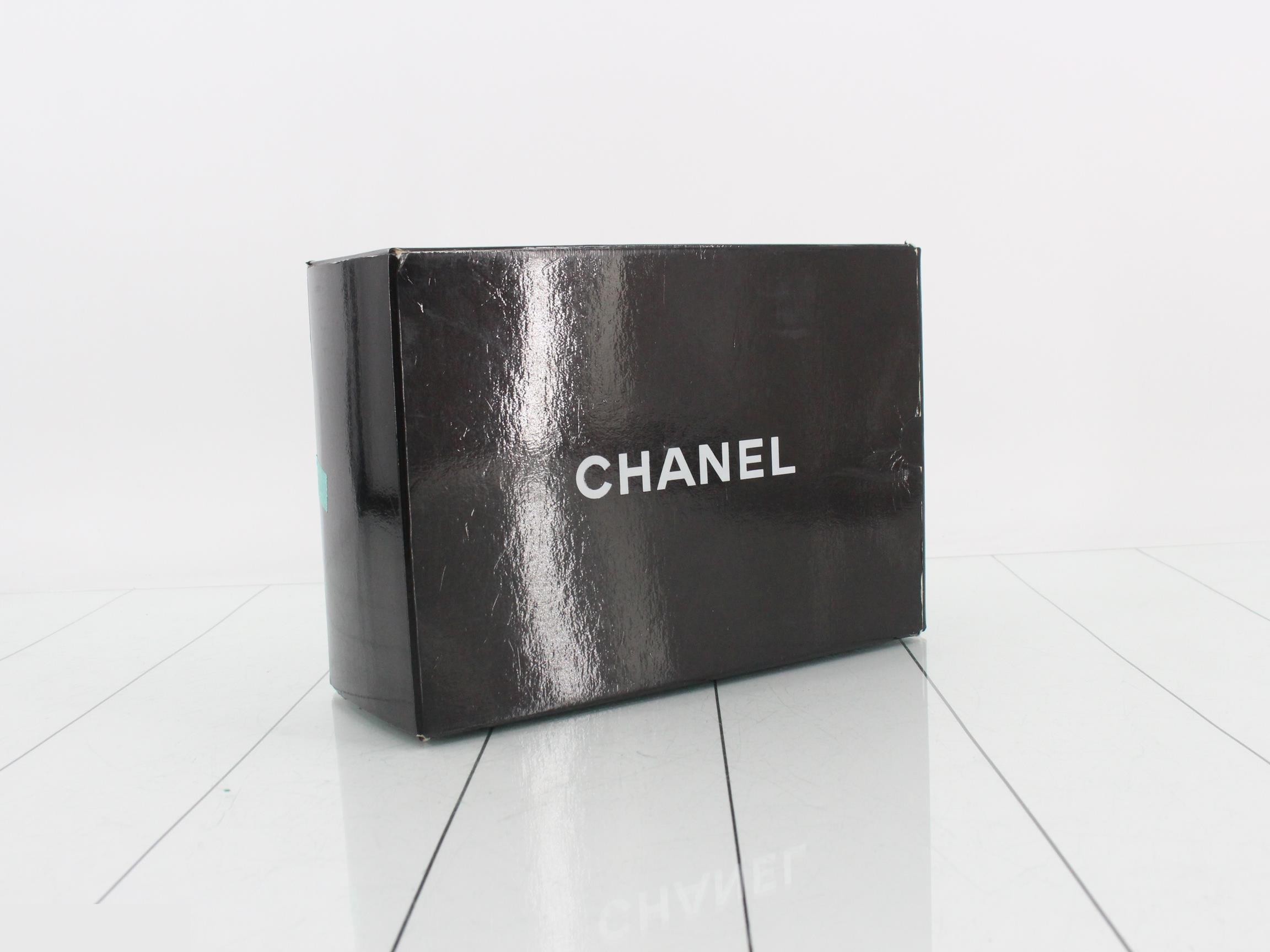 Matelassé Chain Shoulder Bag — view 7