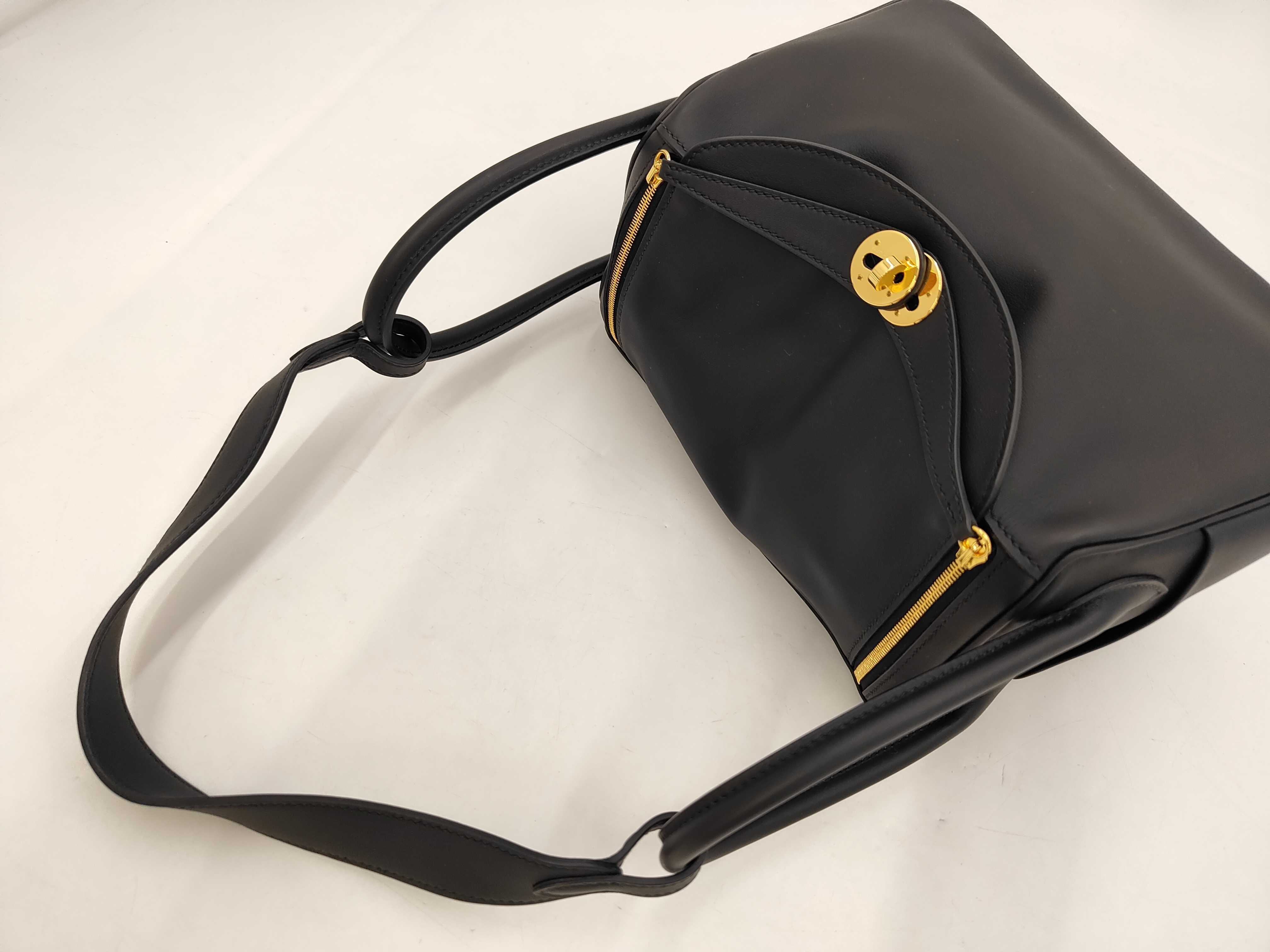 Lindy 26 Shoulder Bag, K Stamp, Veau Swift Leather, Black, Gold Hardware — view 5