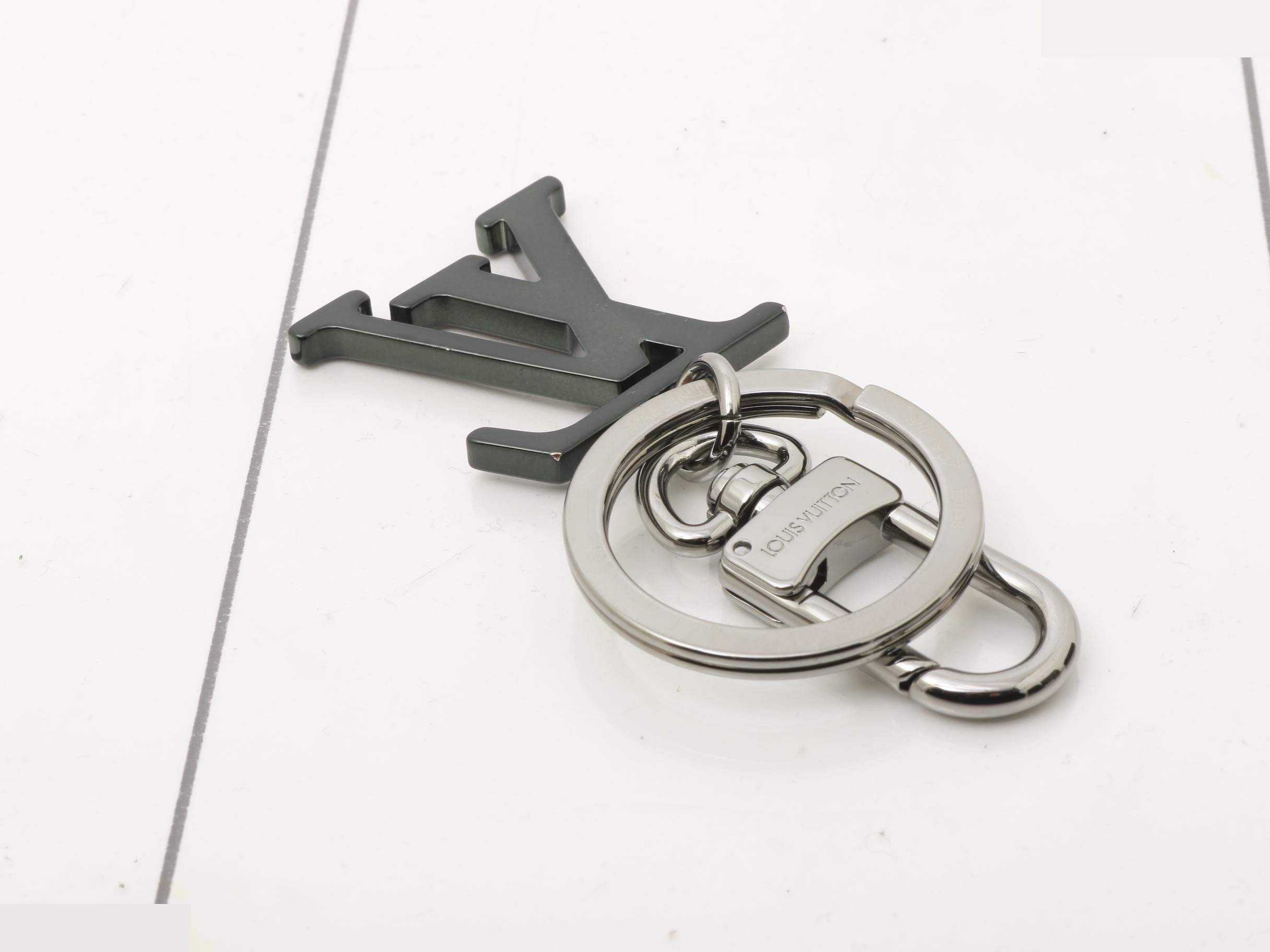 Portefeuille LV Upside Down Keyring — view 2